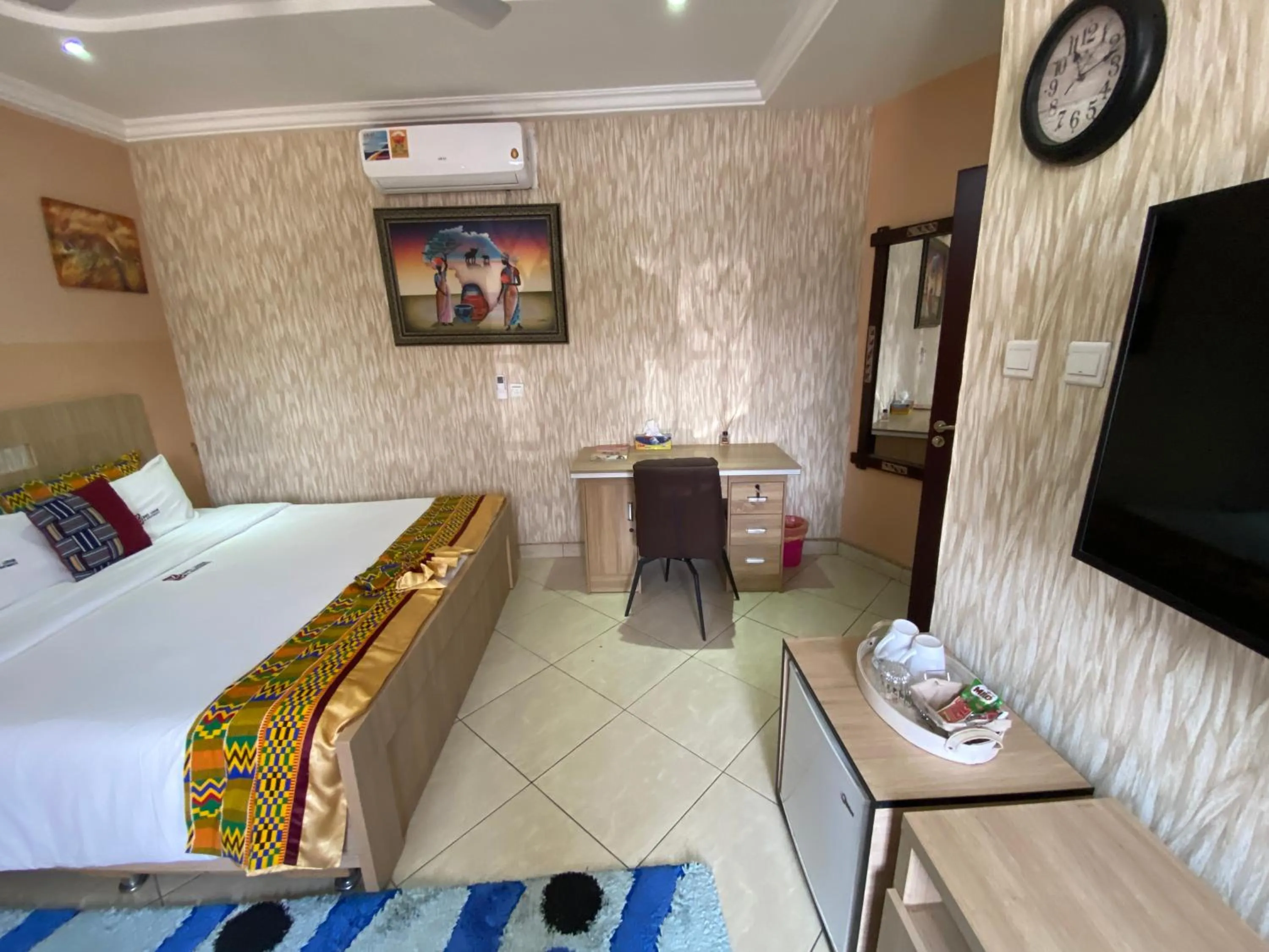 Photo of the whole room, Bed in Bays Lodge, Accra