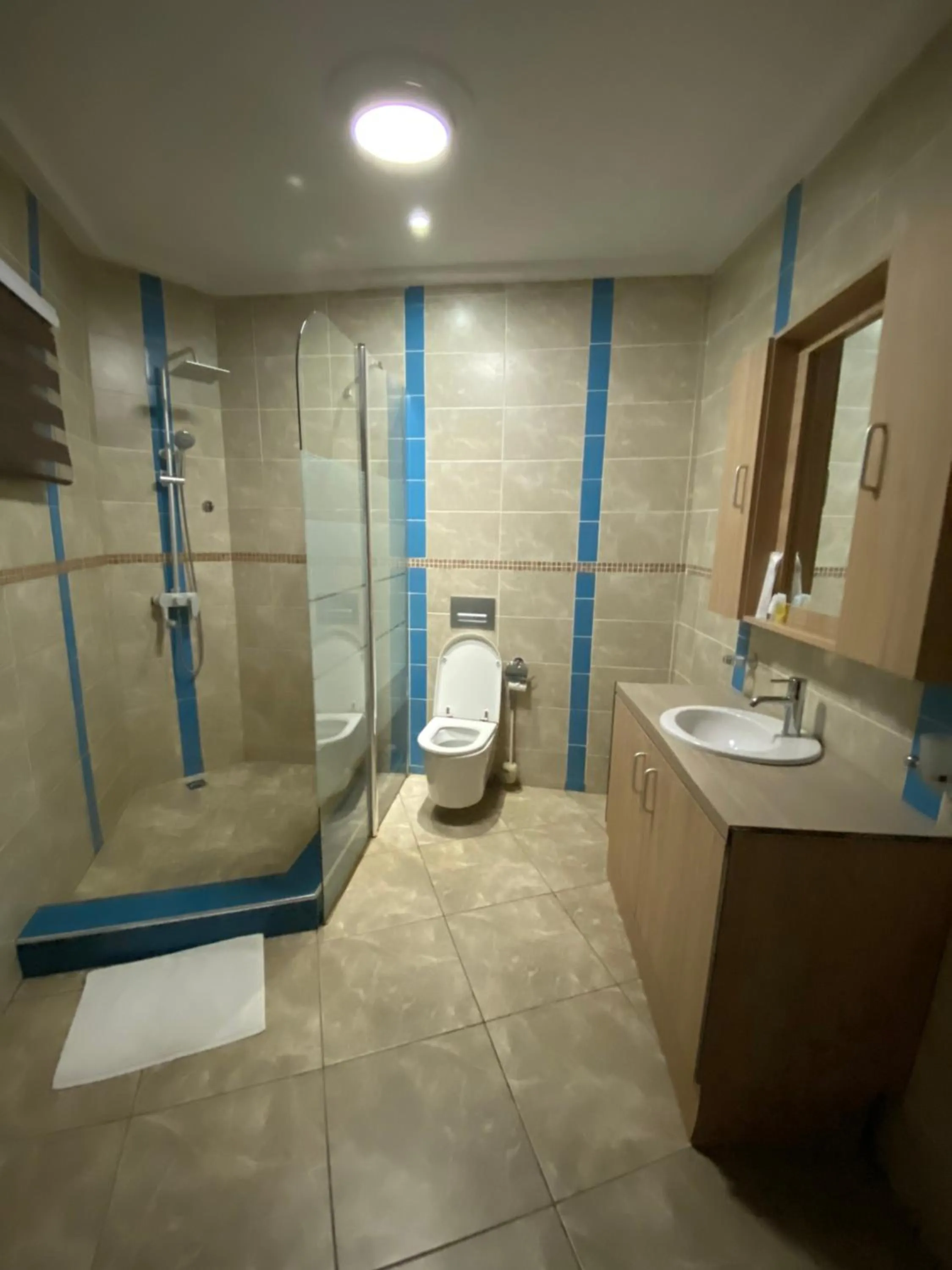 Shower in Bays Lodge, Accra