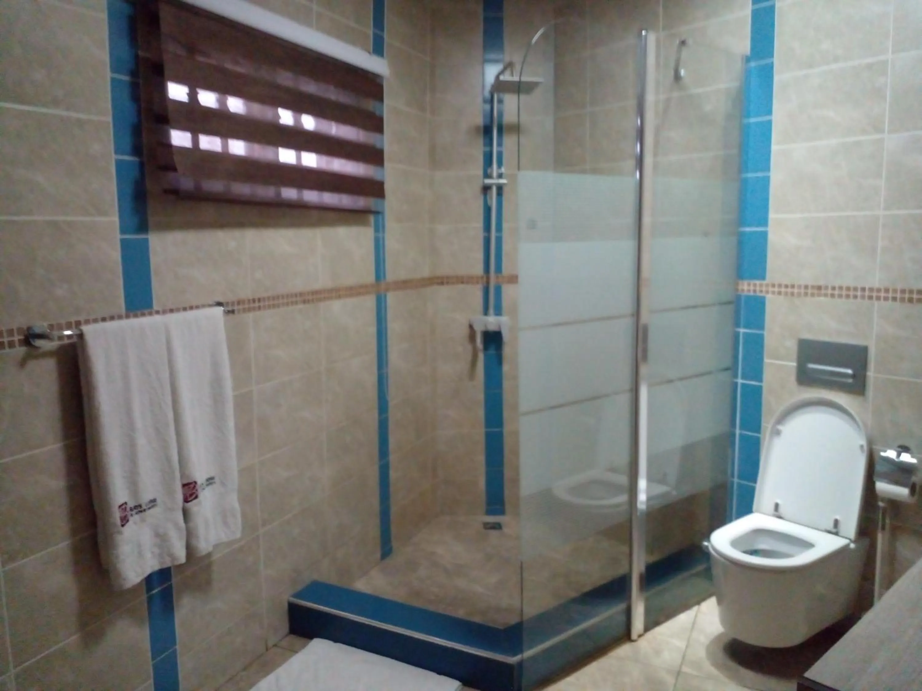 Bathroom in Bays Lodge, Accra