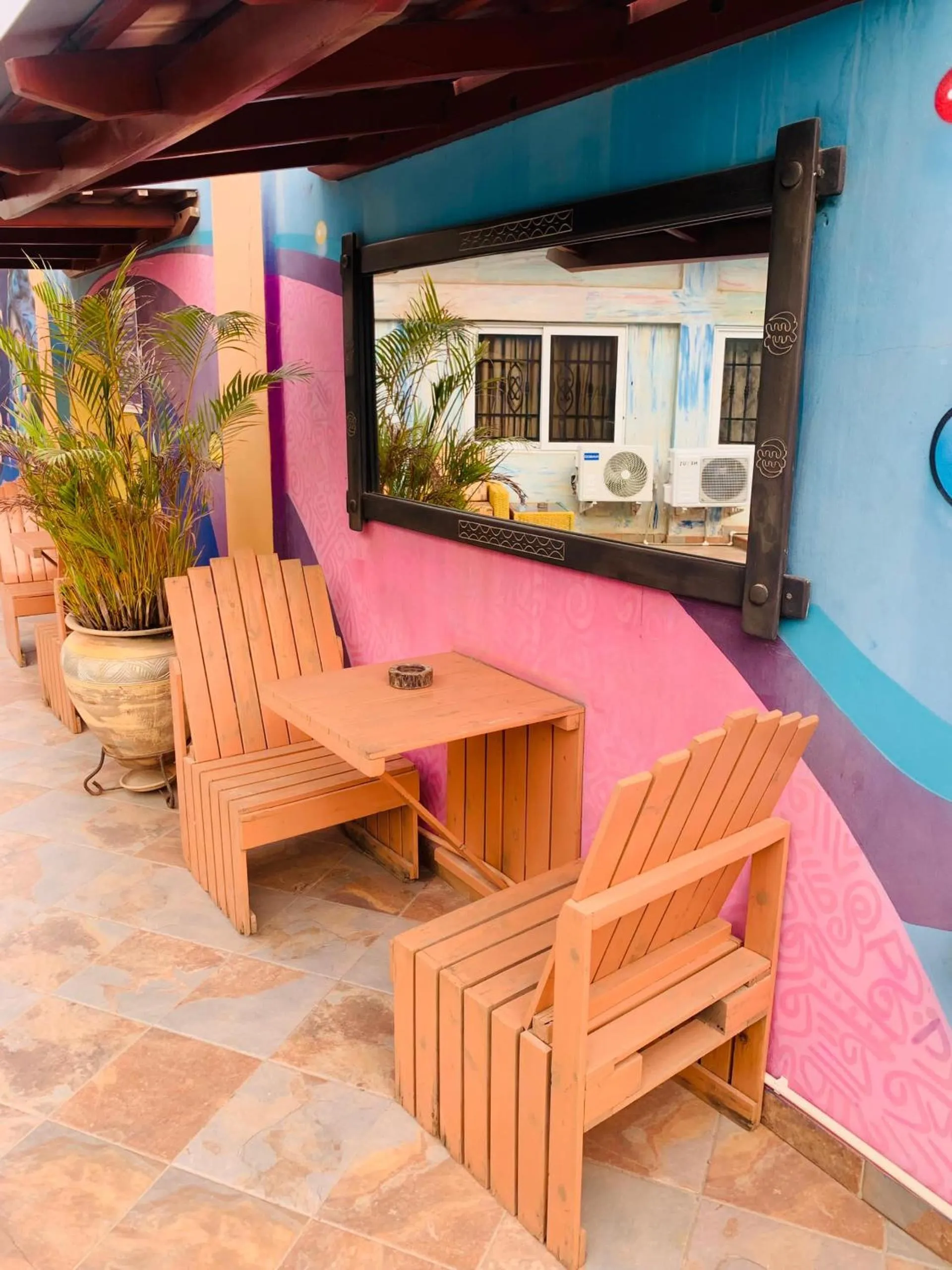 Day in Bays Lodge, Accra