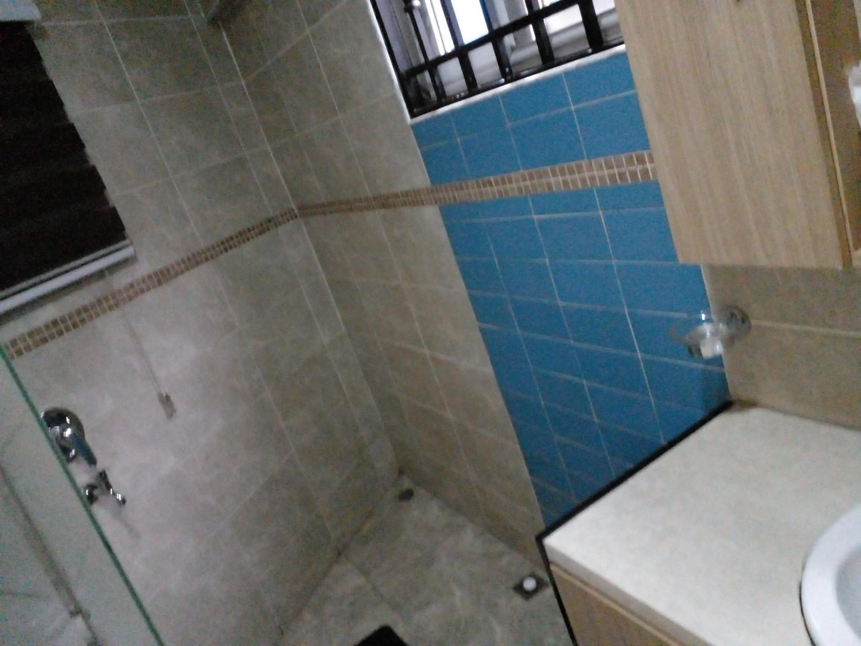 Bathroom in Bays Lodge, Accra