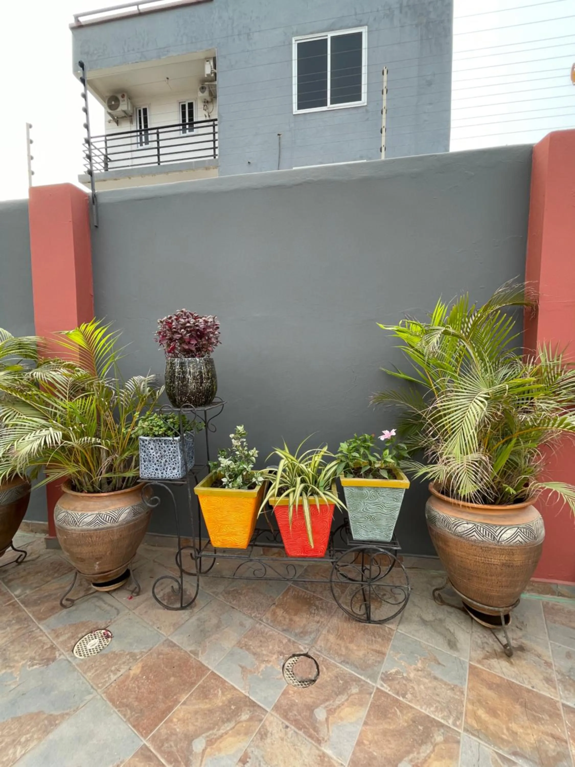 Day in Bays Lodge, Accra