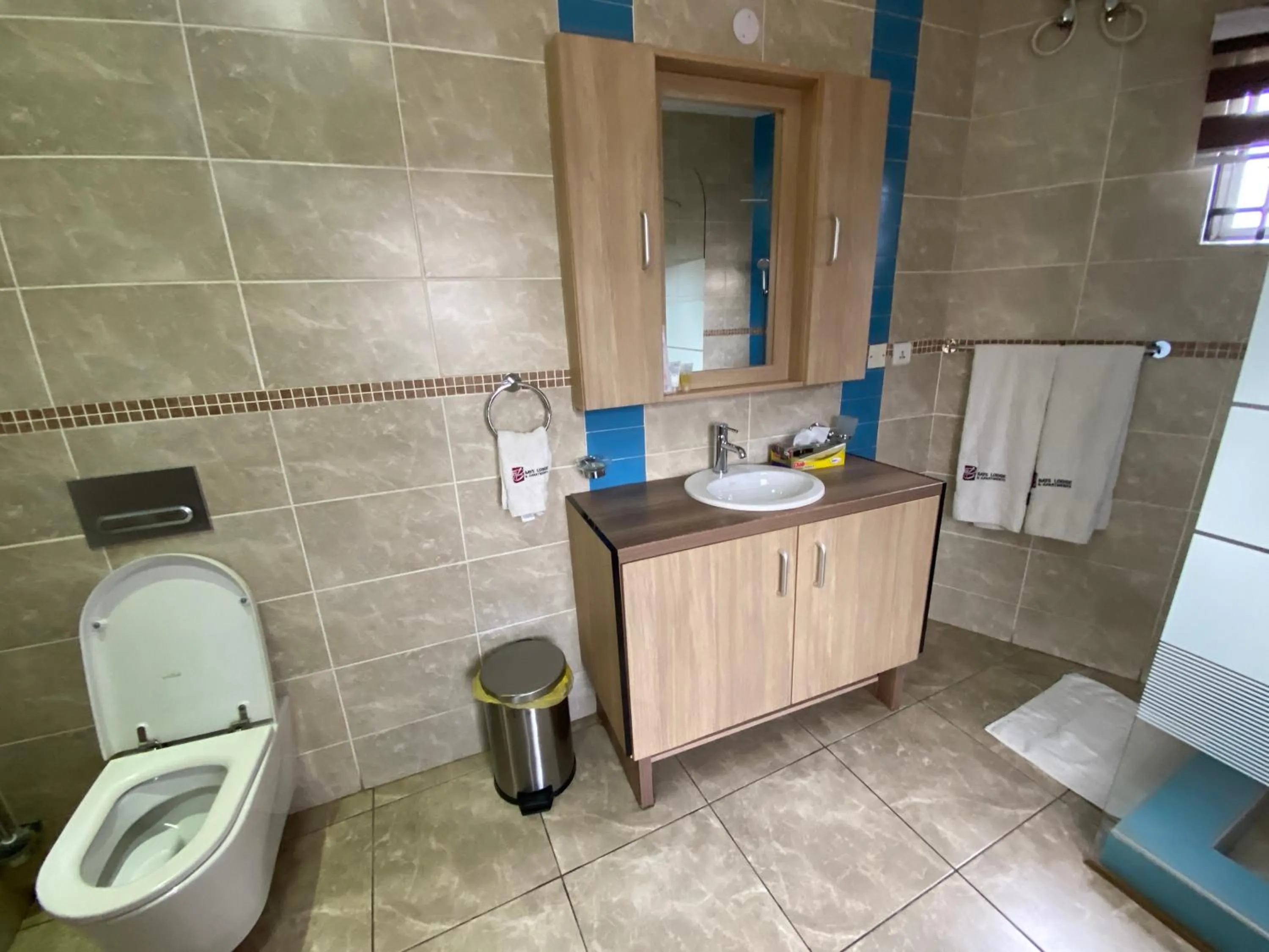 Bathroom in Bays Lodge, Accra