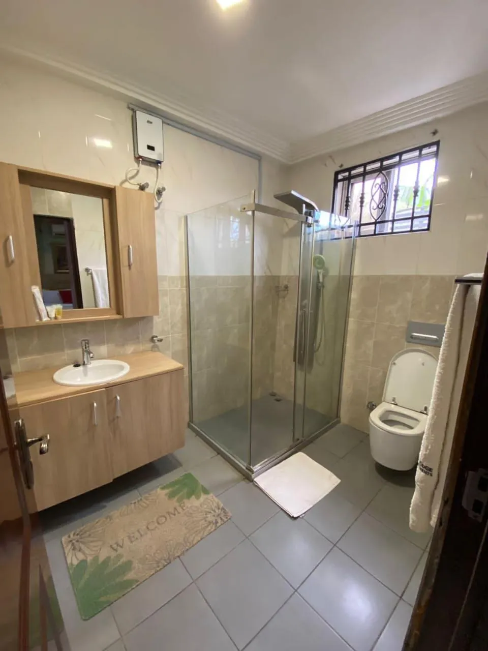 Shower in Bays Lodge, Accra