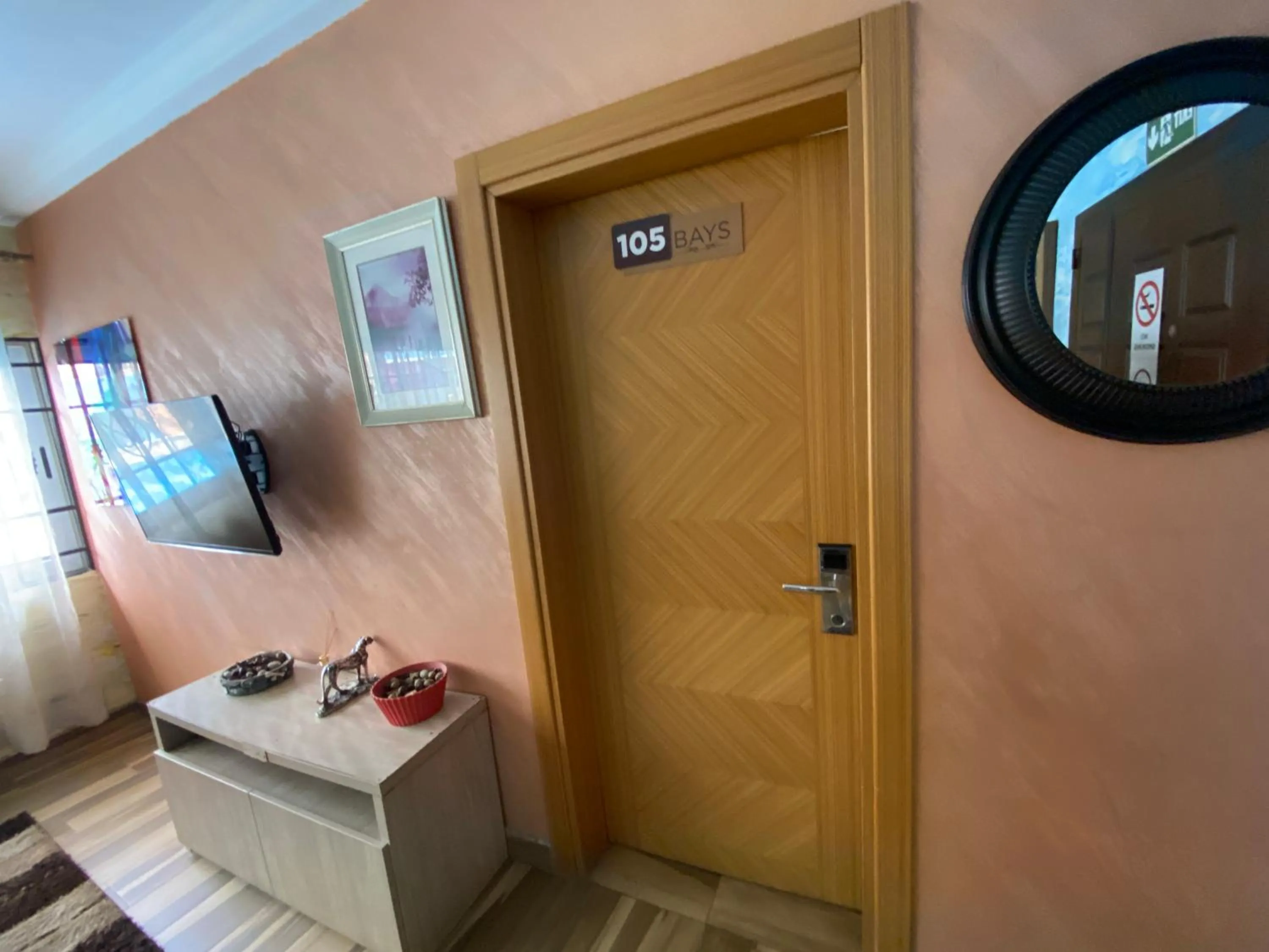 Communal lounge/ TV room in Bays Lodge, Accra