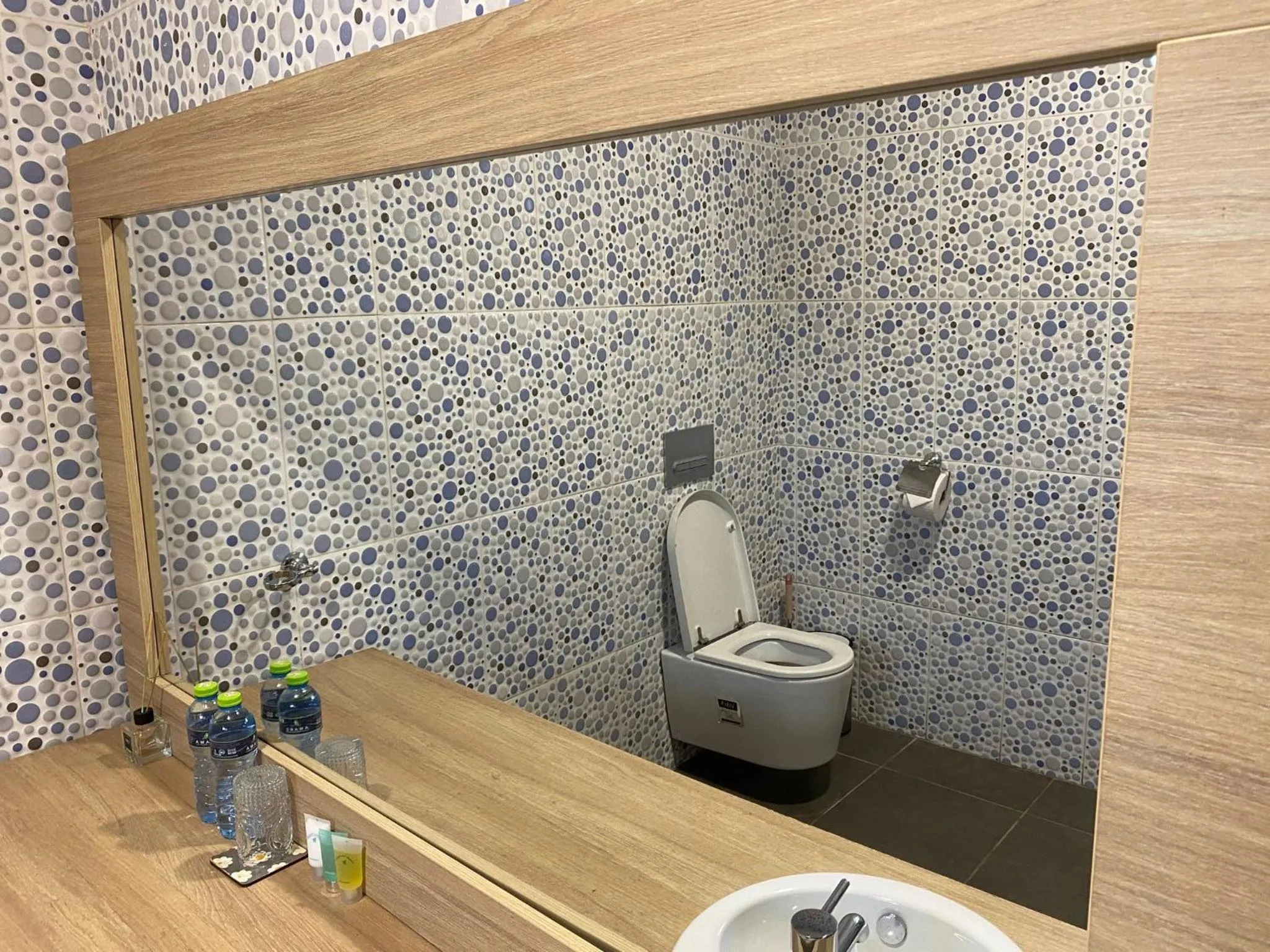 Toilet in Bays Lodge, Accra