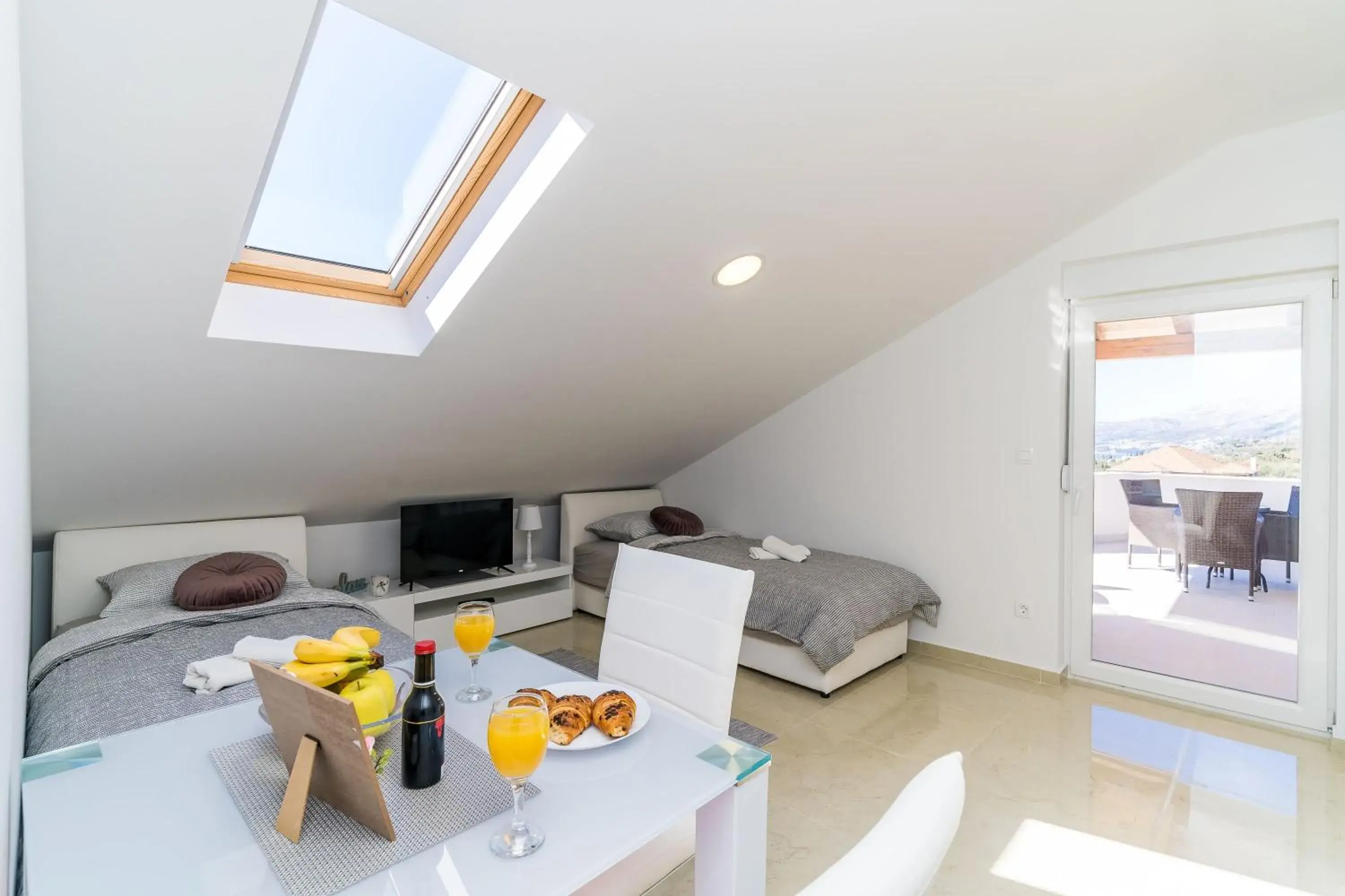 Comfort Studio with Balcony and City View in Apartments Šmanjak Comfort Studio with Balcony and City View in Apartments Šmanjak