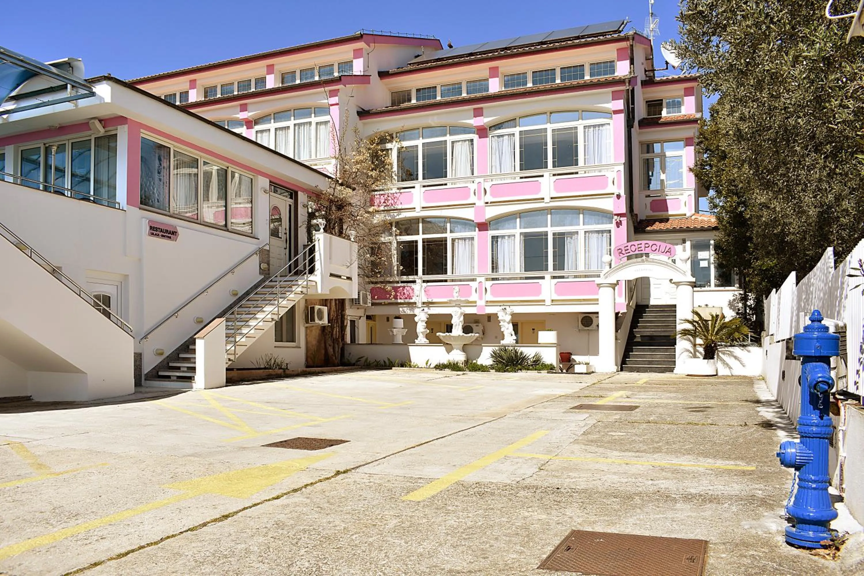 Property building in Villa Nico