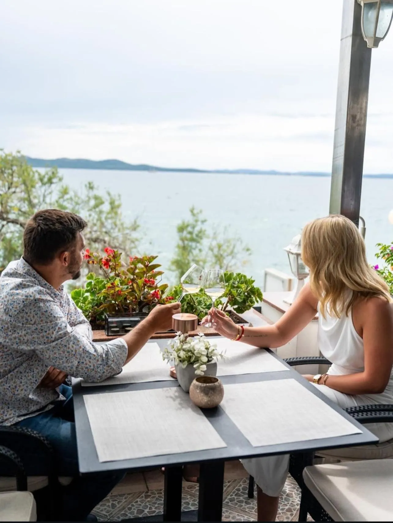 Restaurant/places to eat in Villa Nico