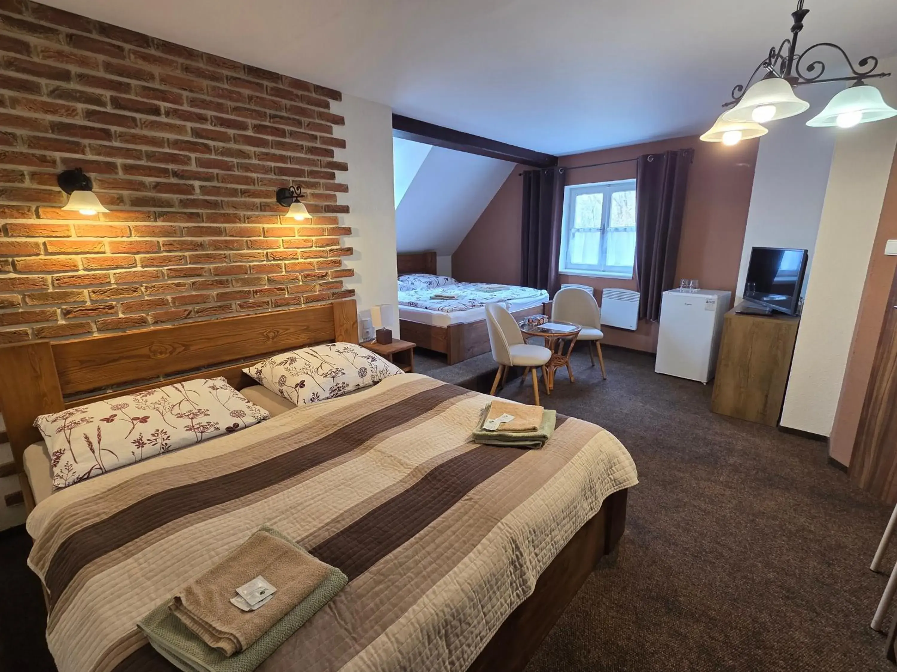 King Room with Two King Beds in Penzion - Restaurant U Zámku King Room with Two King Beds in Penzion - Restaurant U Zámku