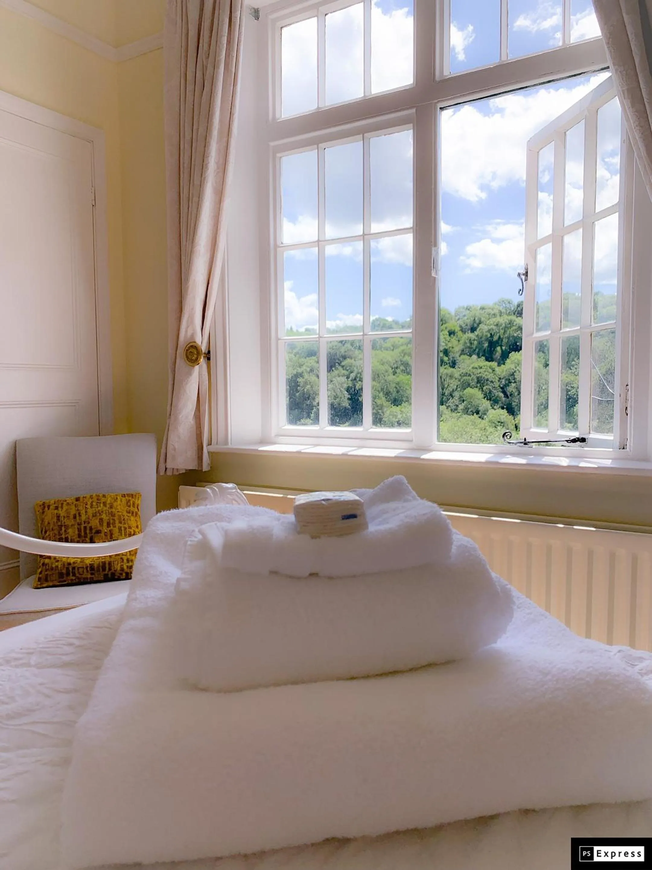 Bedroom, Bed in Heritage View Guest House