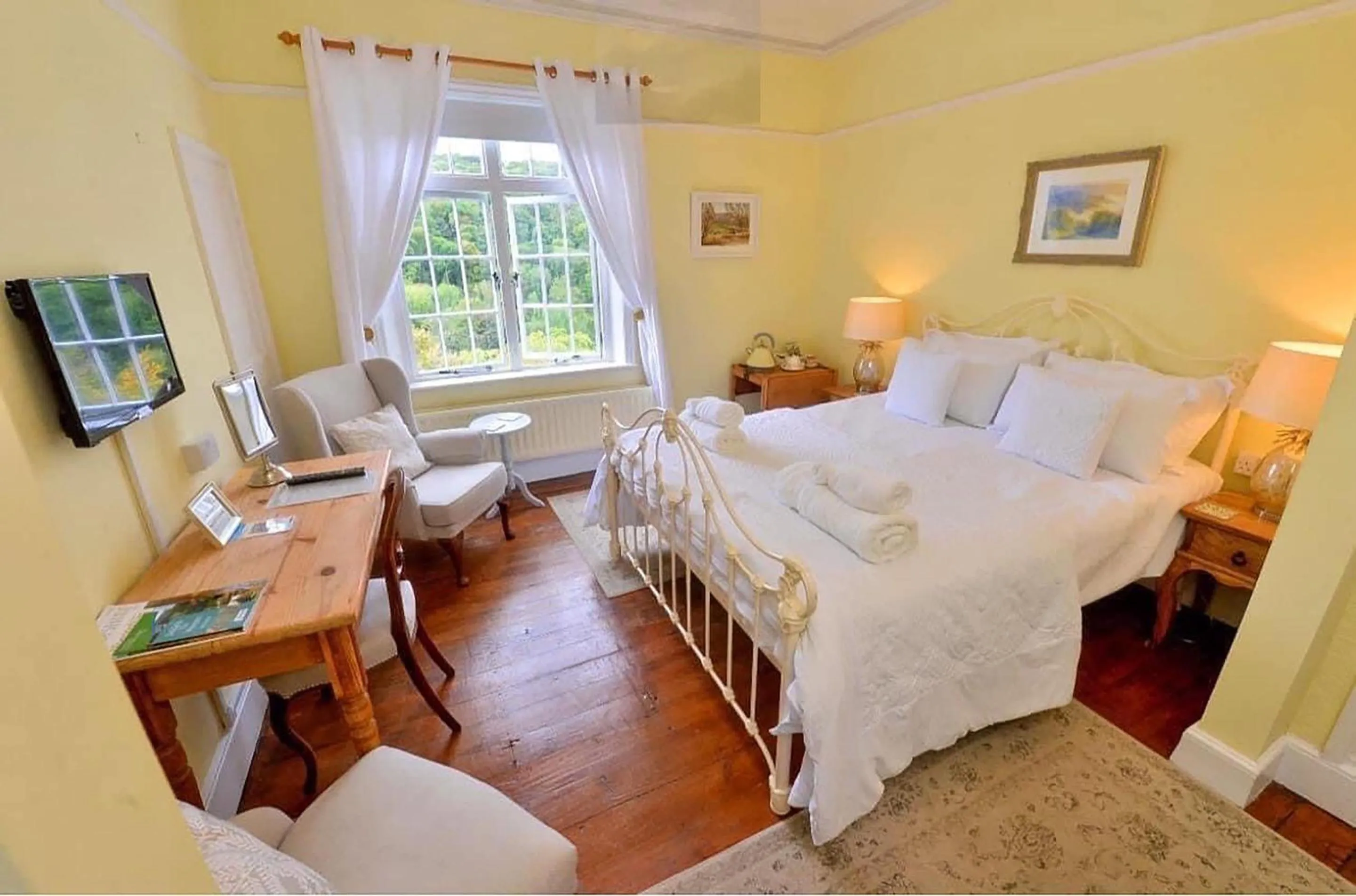 Bedroom, Bed in Heritage View Guest House