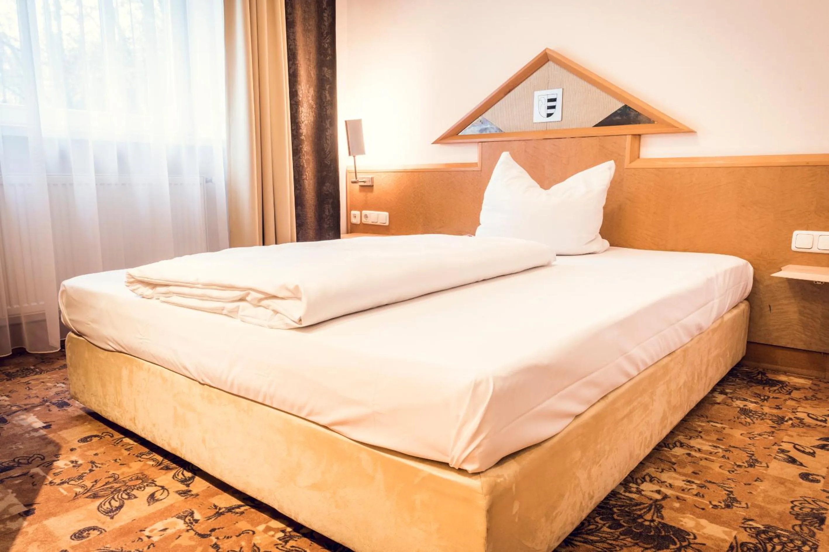 Bedroom, Bed in Schlosshotel Neufahrn