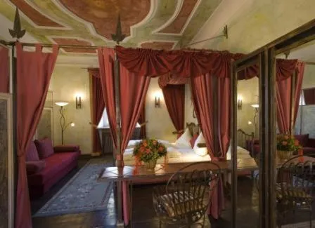 Photo of the whole room, Bed in Schlosshotel Neufahrn