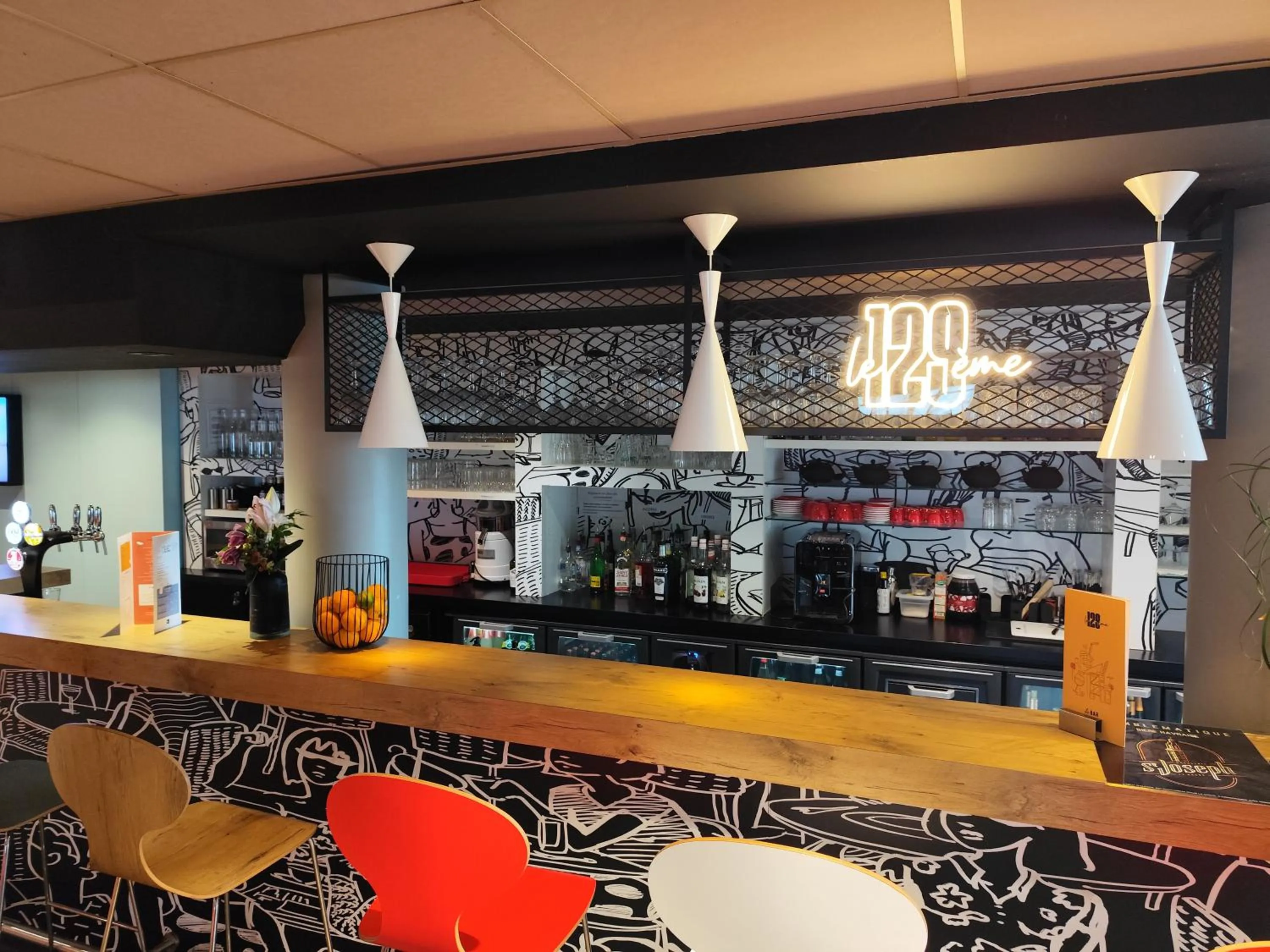 Lounge or bar in ibis Le Havre Centre