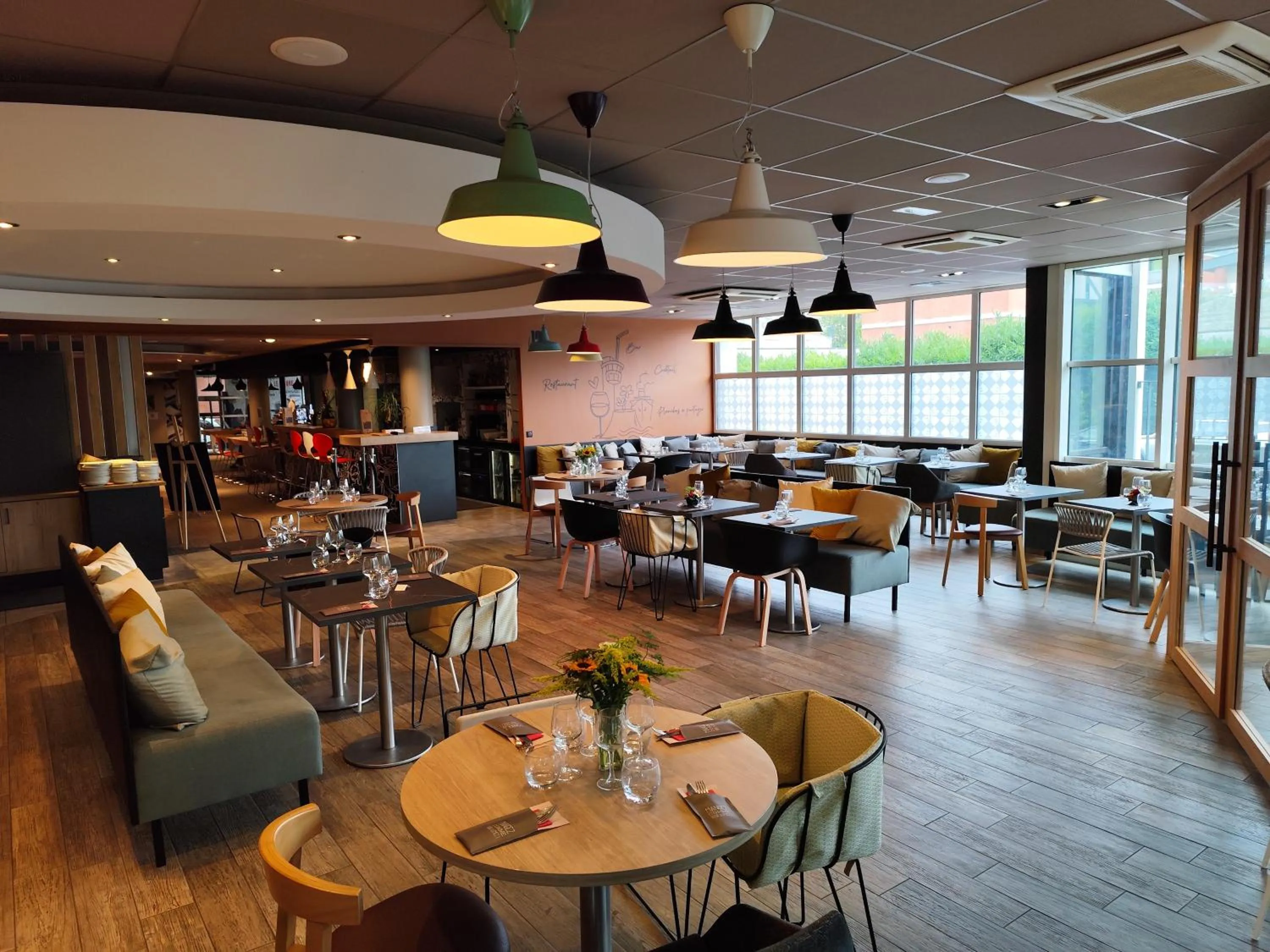 Restaurant/places to eat in ibis Le Havre Centre