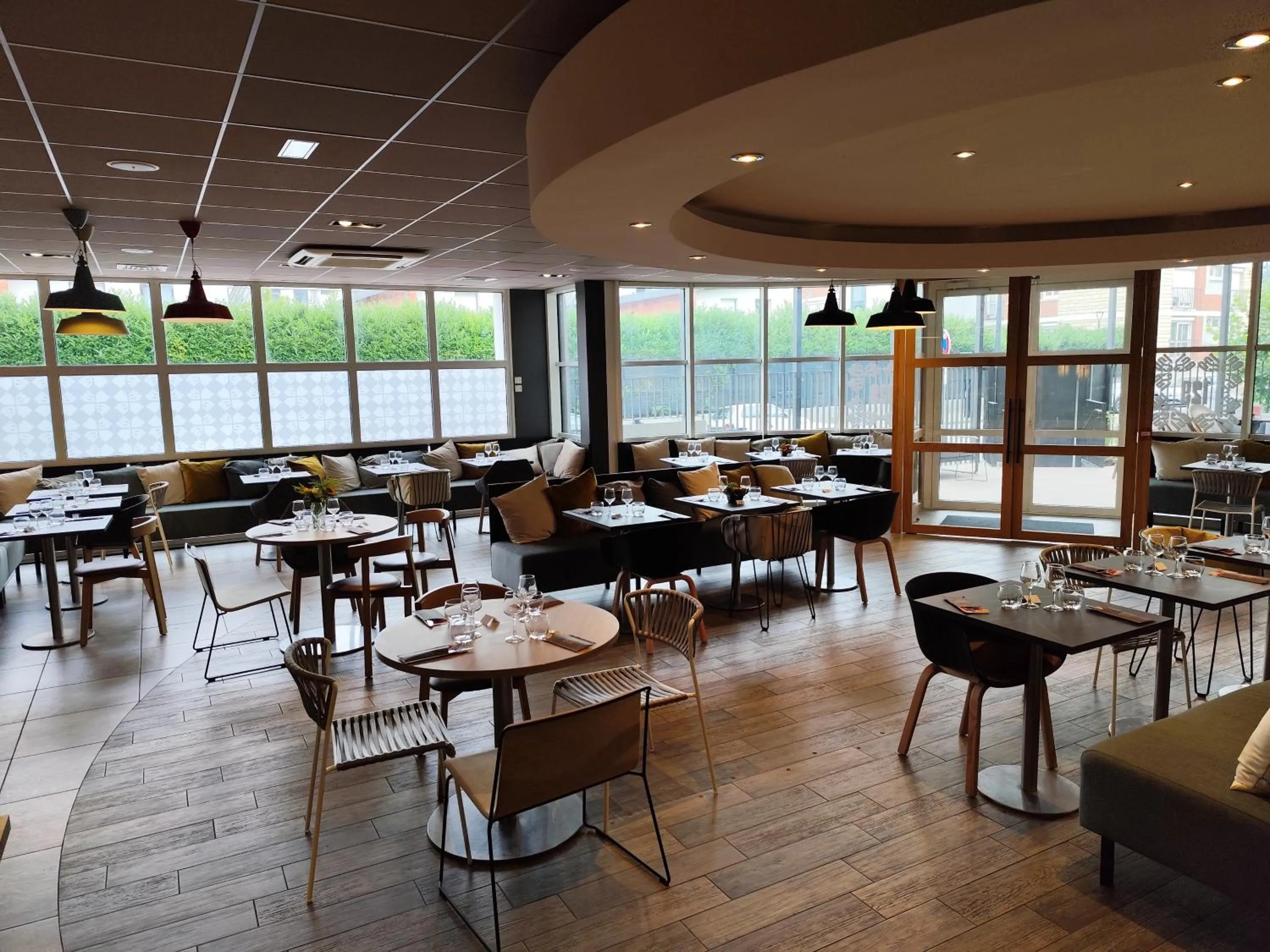 Restaurant/places to eat in ibis Le Havre Centre