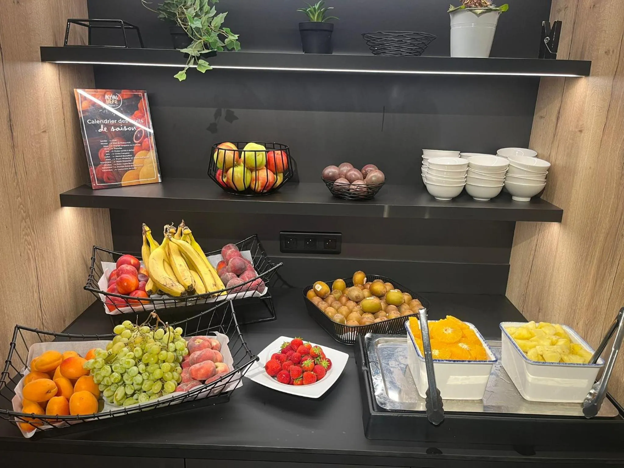 Buffet breakfast in ibis Le Havre Centre