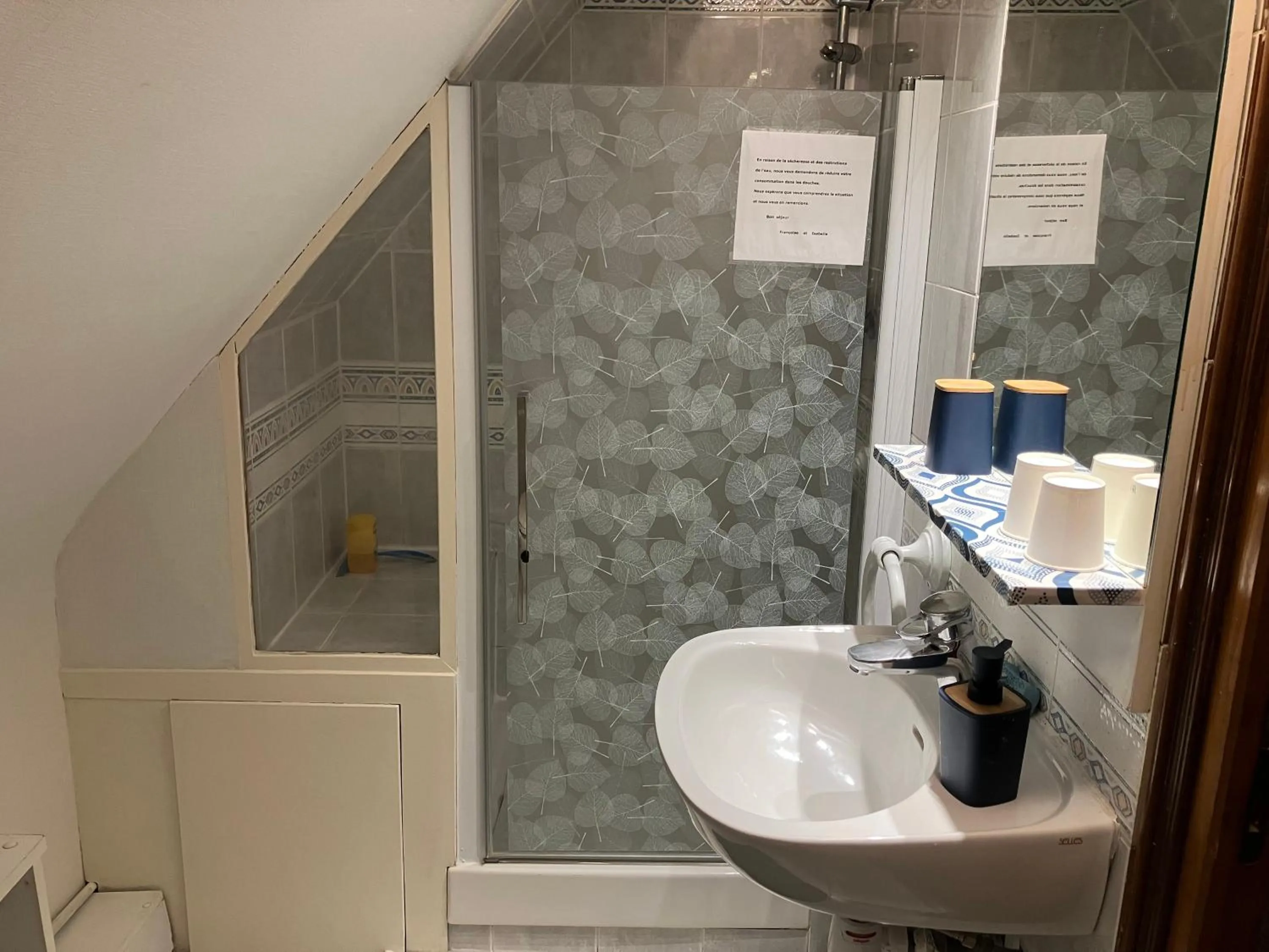 Bathroom in La Noisetiere