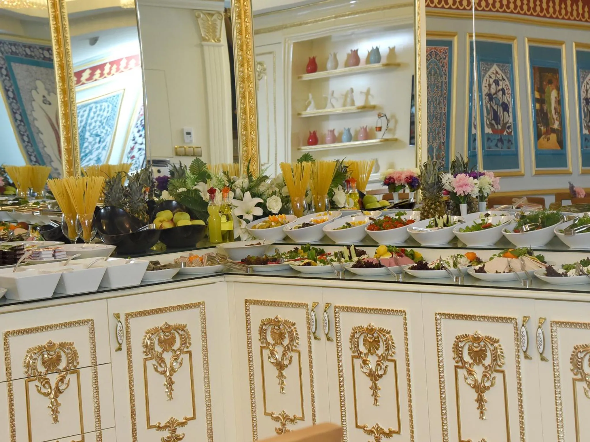 Buffet breakfast in İstasyon Hotel
