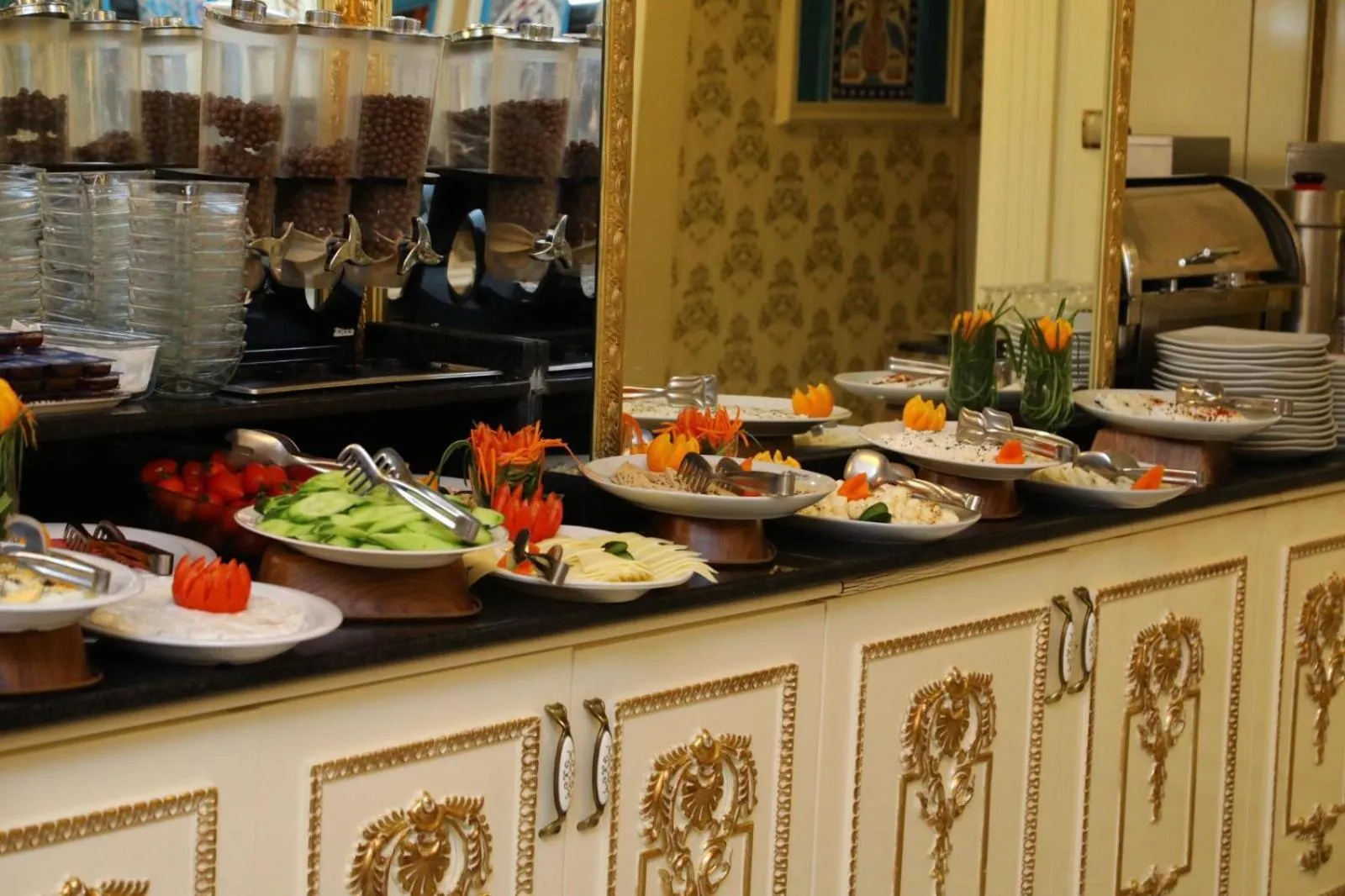 Buffet breakfast in İstasyon Hotel