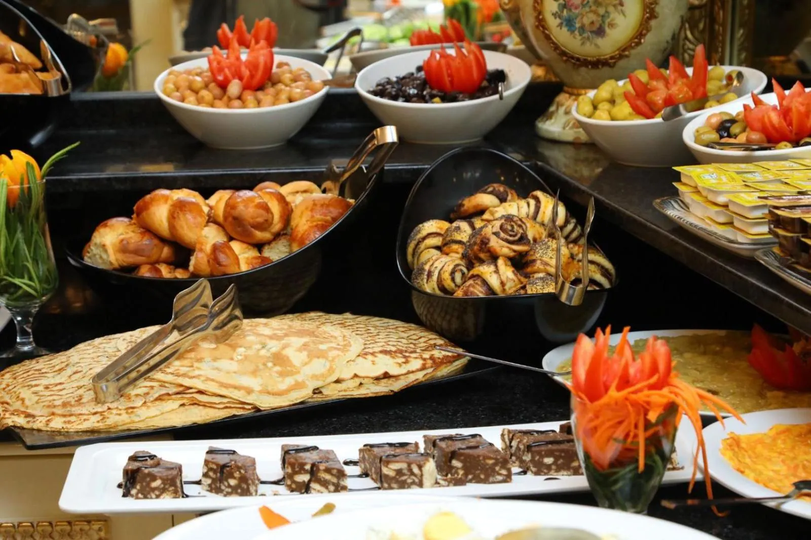 Buffet breakfast in İstasyon Hotel