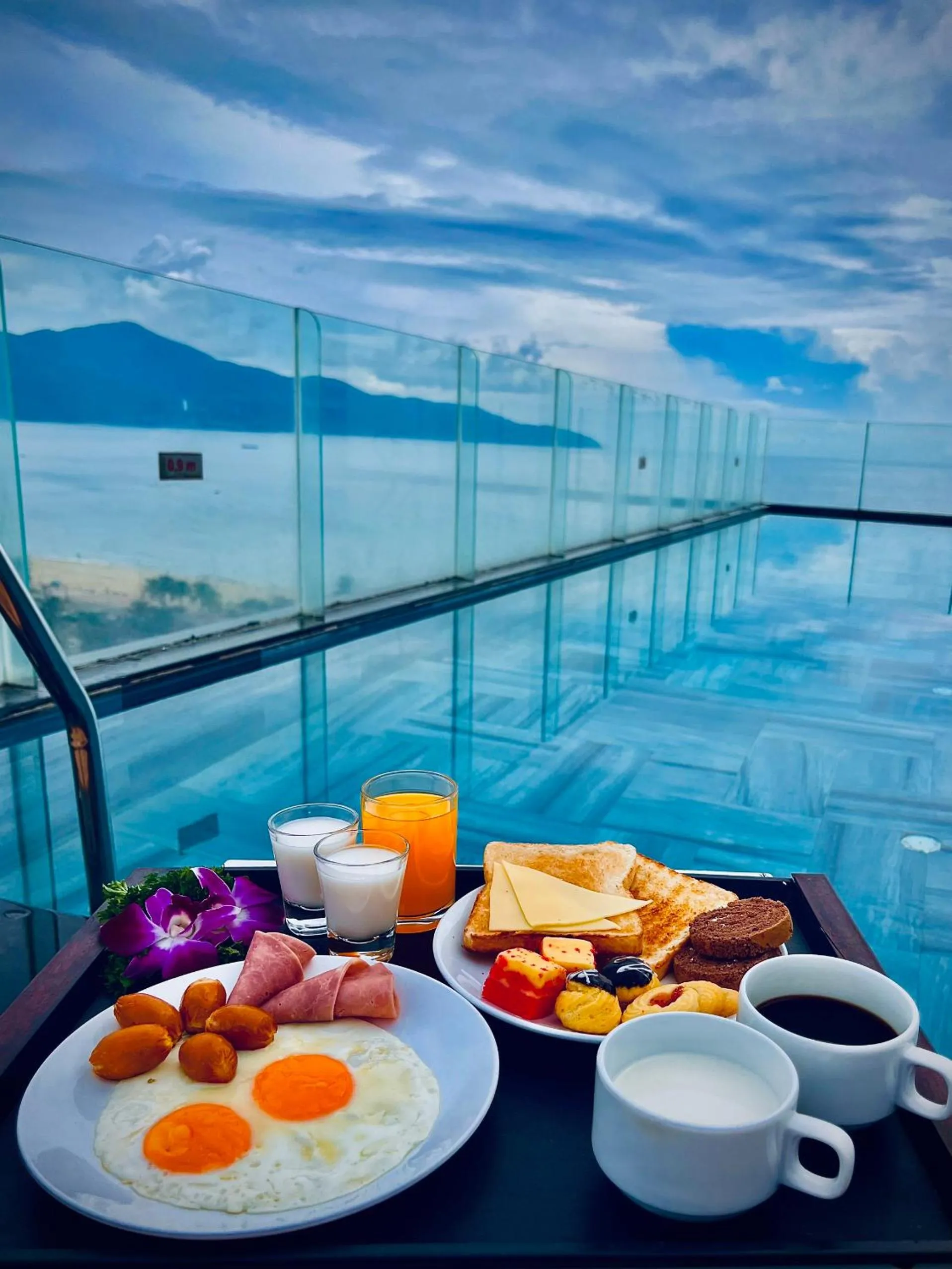 Lounge or bar in Alani Sea View Hotel