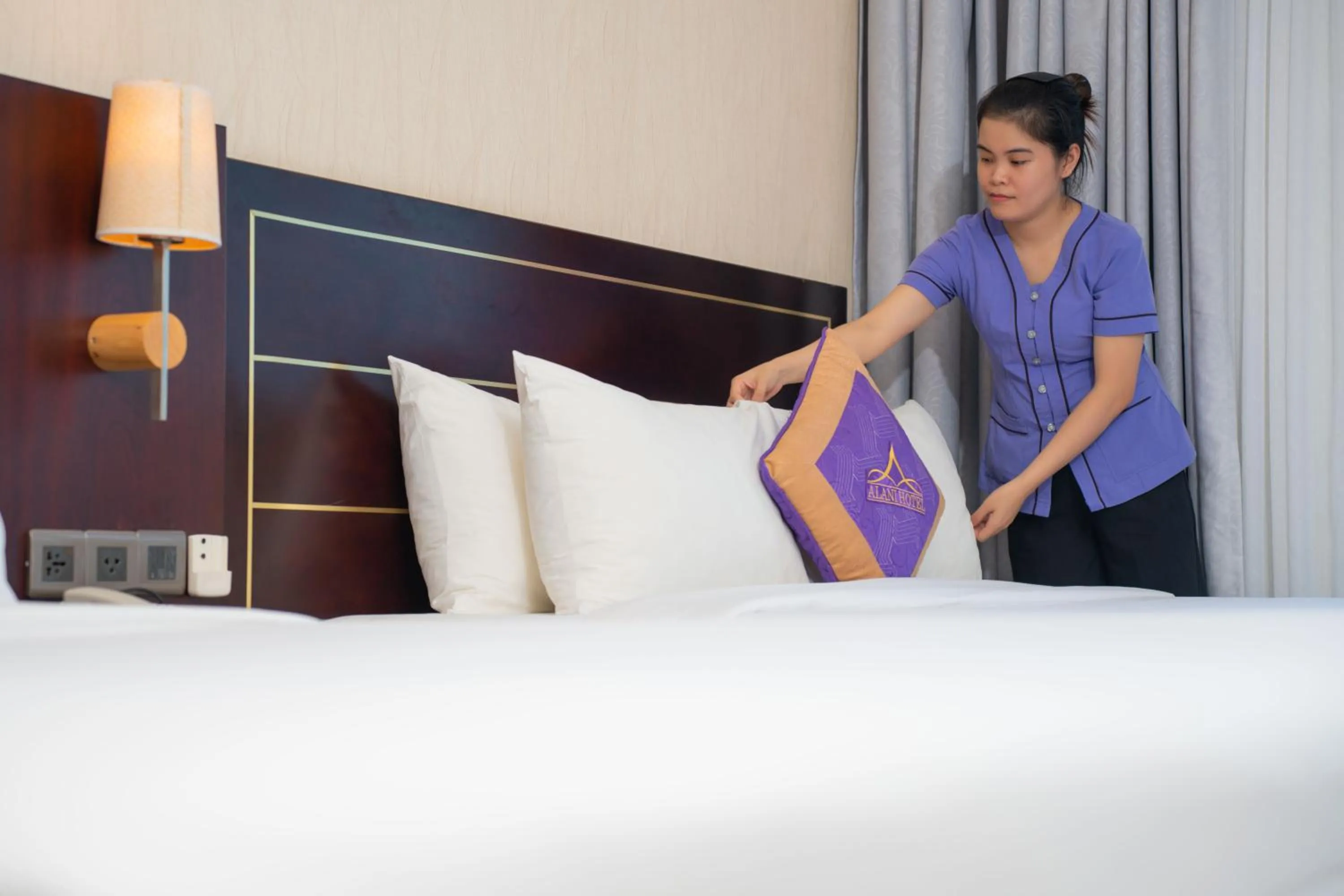 Staff, Bed in Alani Sea View Hotel