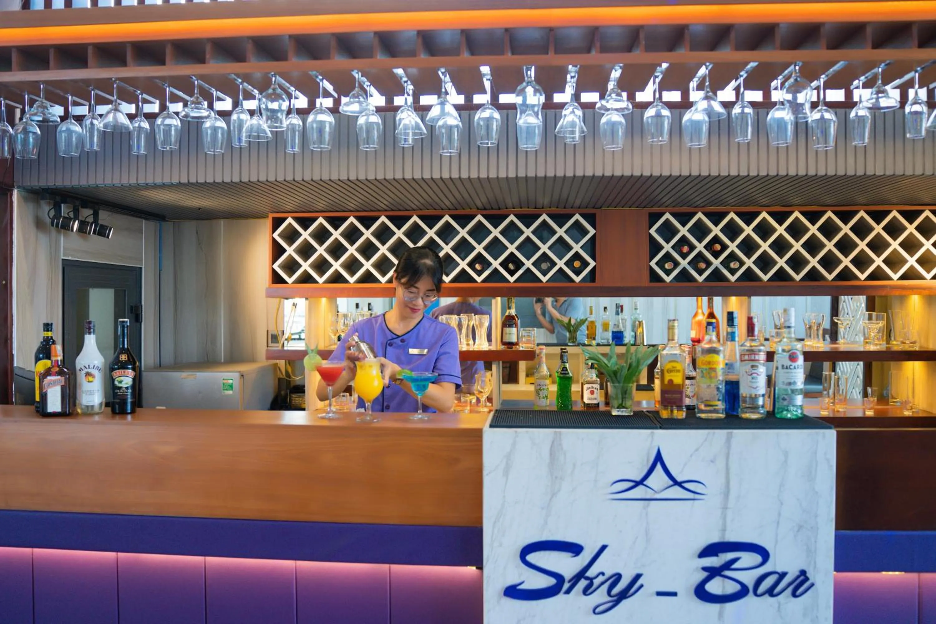 Restaurant/places to eat in Alani Sea View Hotel