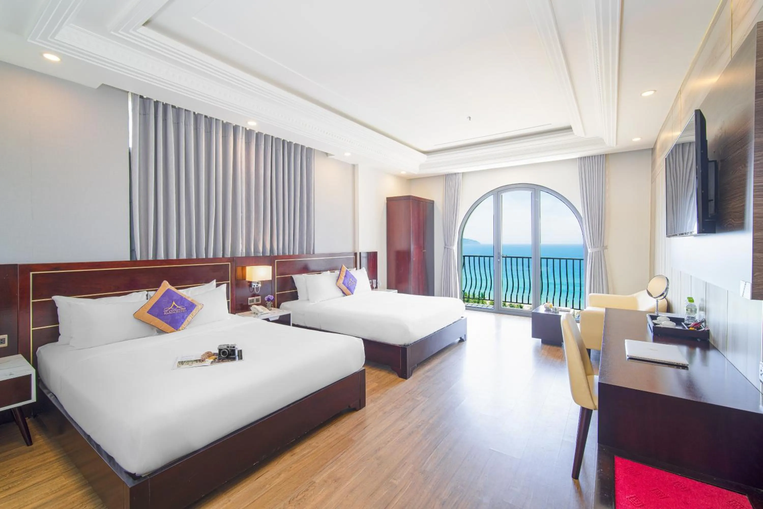 Bed in Alani Sea View Hotel