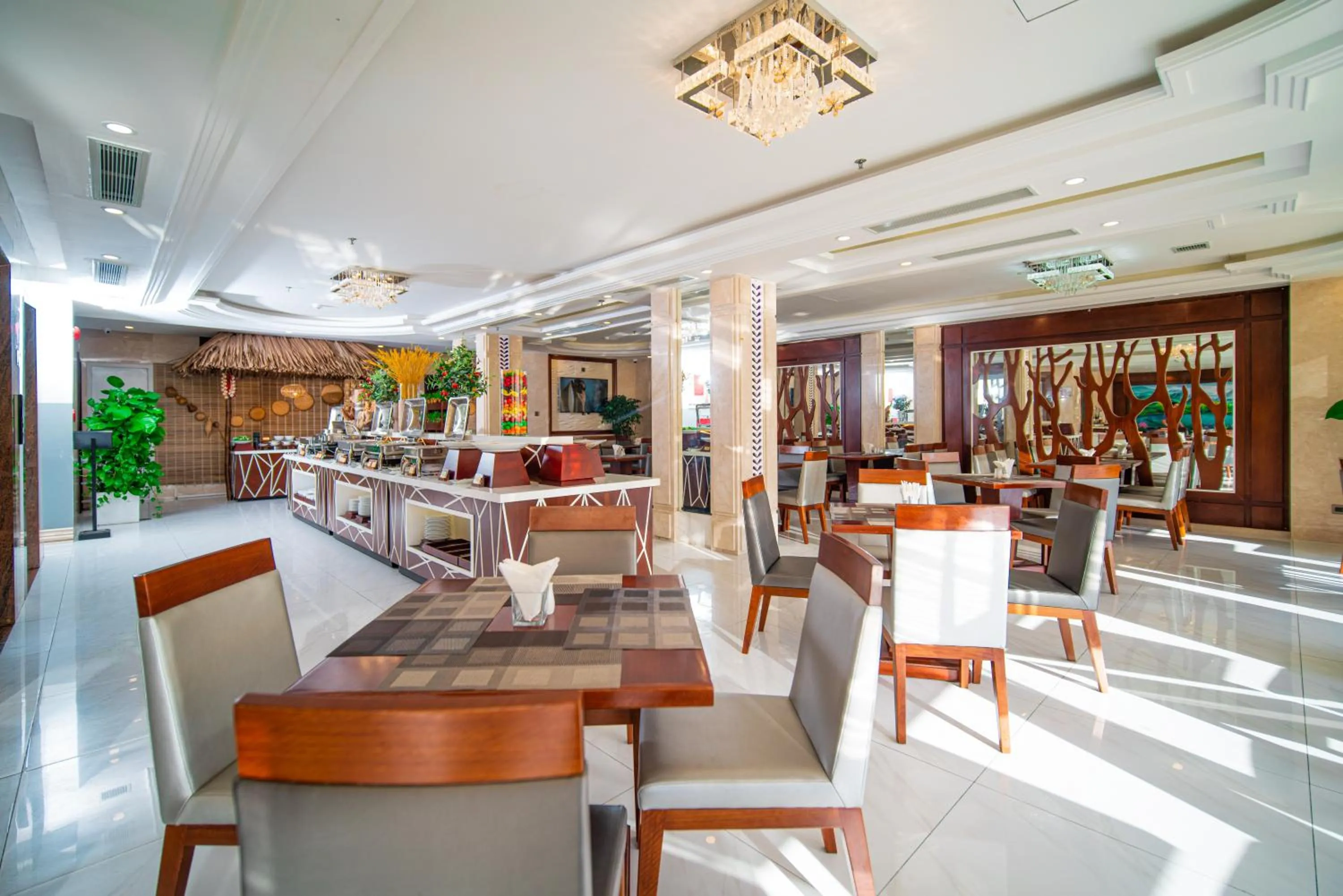 Restaurant/places to eat in Alani Sea View Hotel