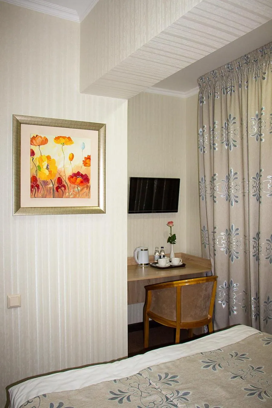 Photo of the whole room in Silk Way