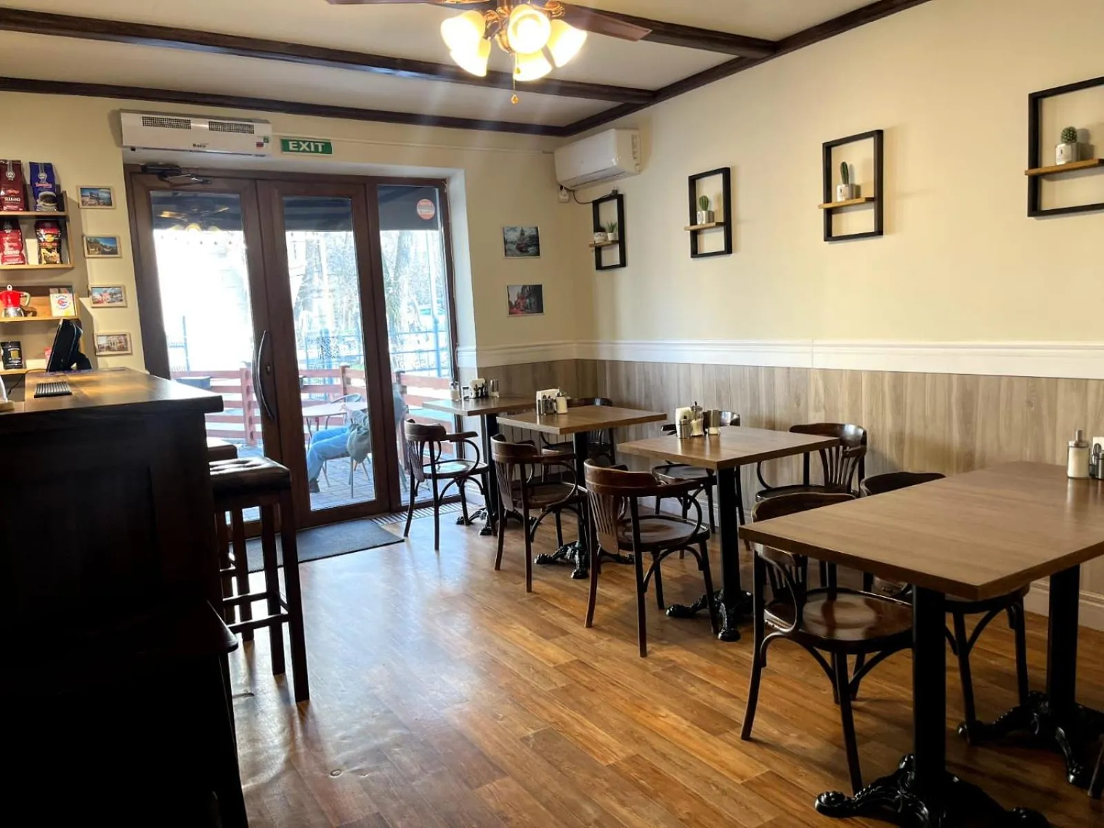 Restaurant/places to eat in Silk Way