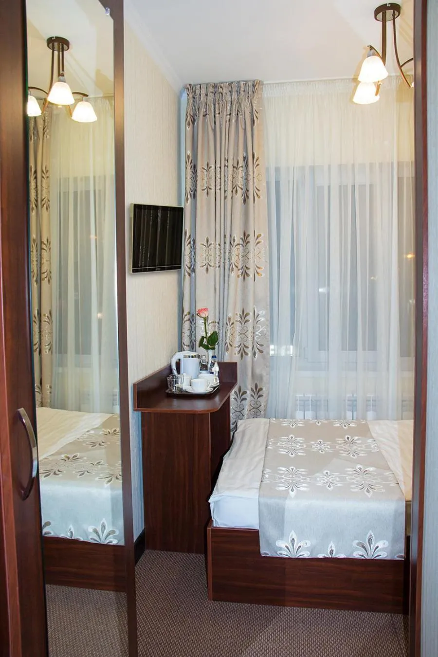 Photo of the whole room in Silk Way