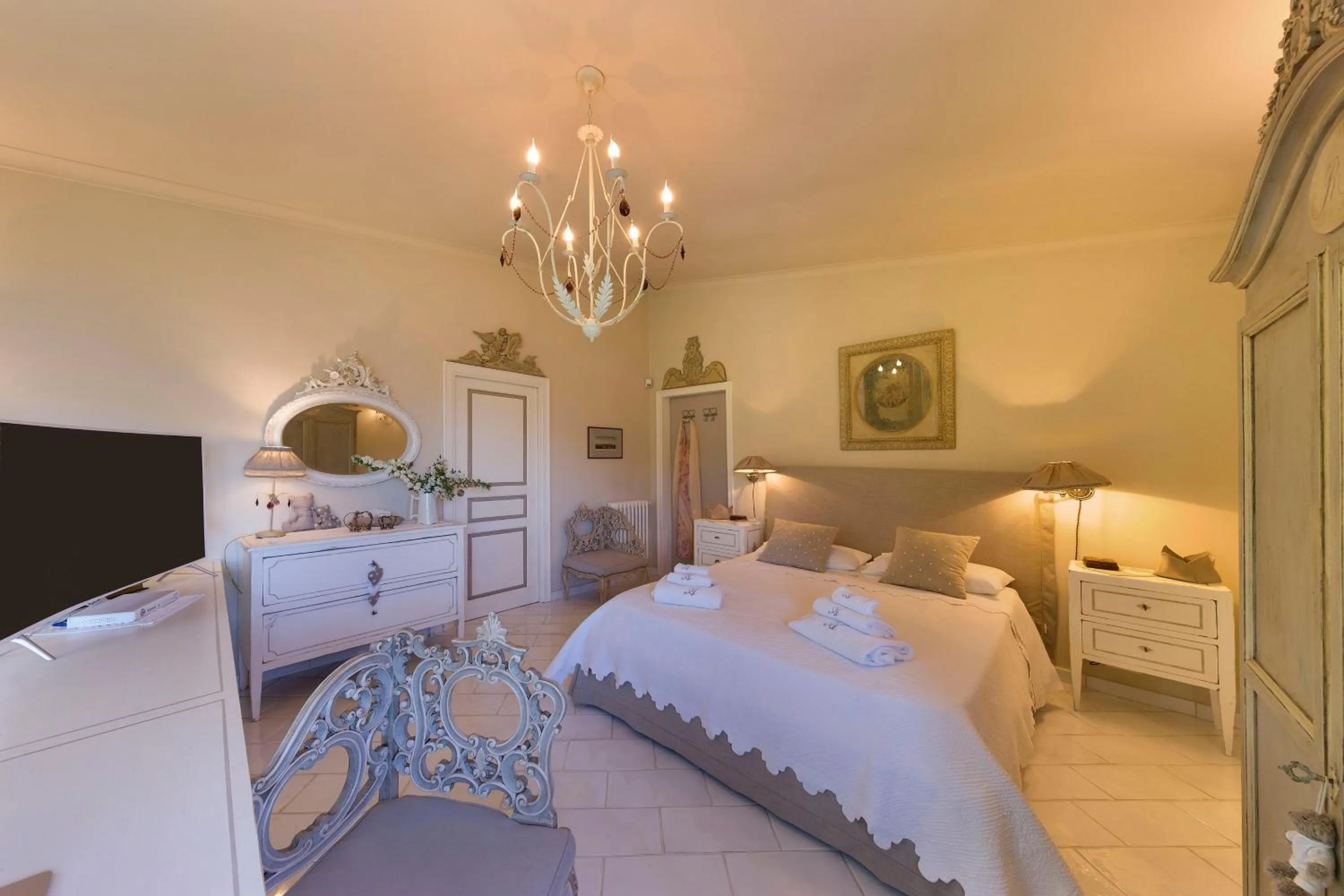 Bedroom, Bed in Villa Annabelle