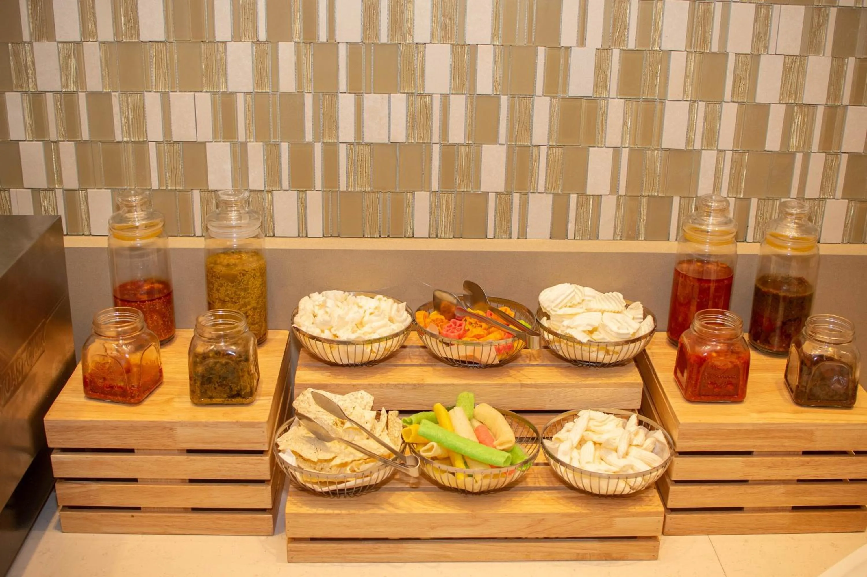 Restaurant/places to eat in Crowne Plaza Nairobi Airport by IHG