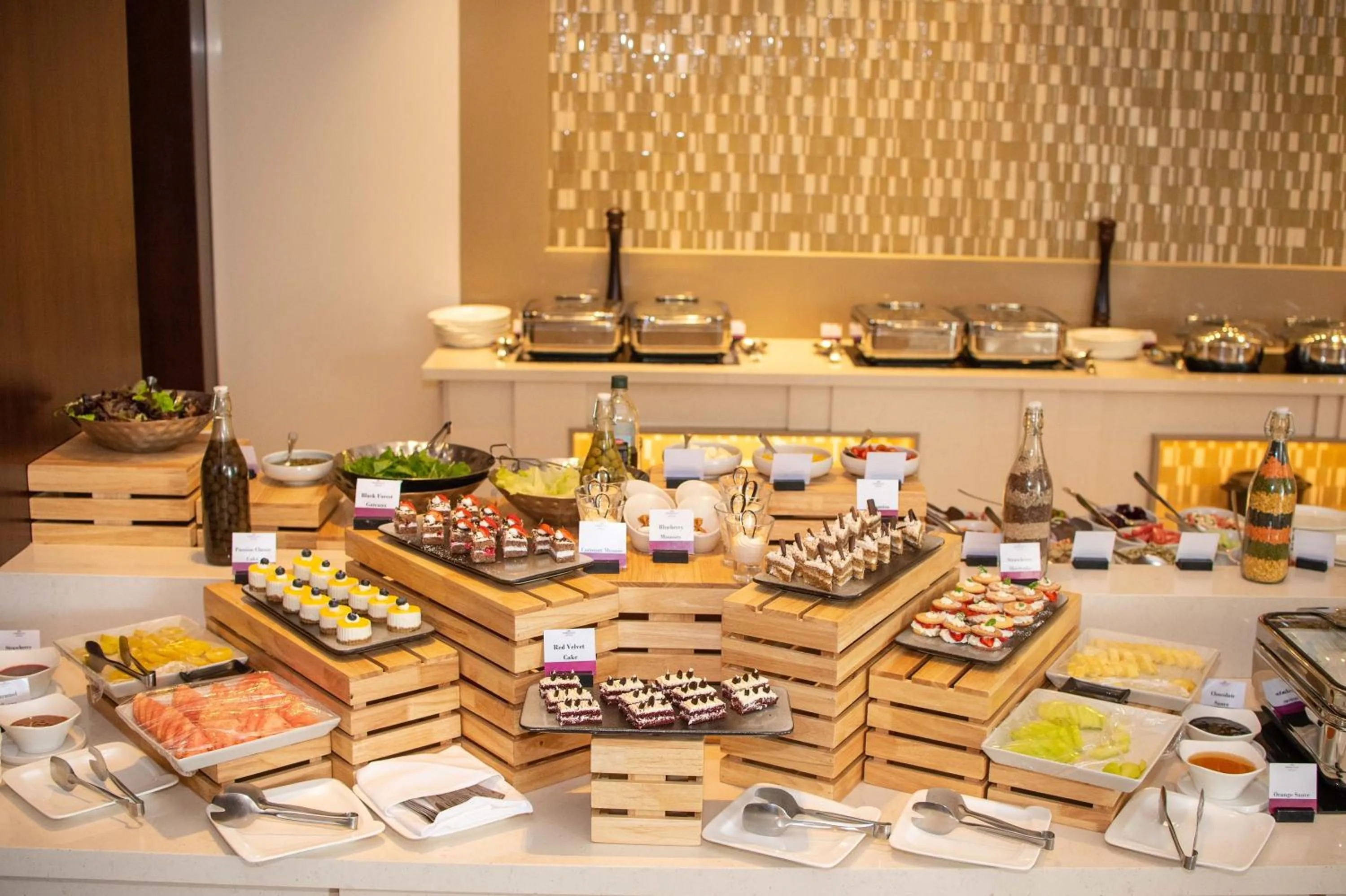 Restaurant/places to eat in Crowne Plaza Nairobi Airport by IHG