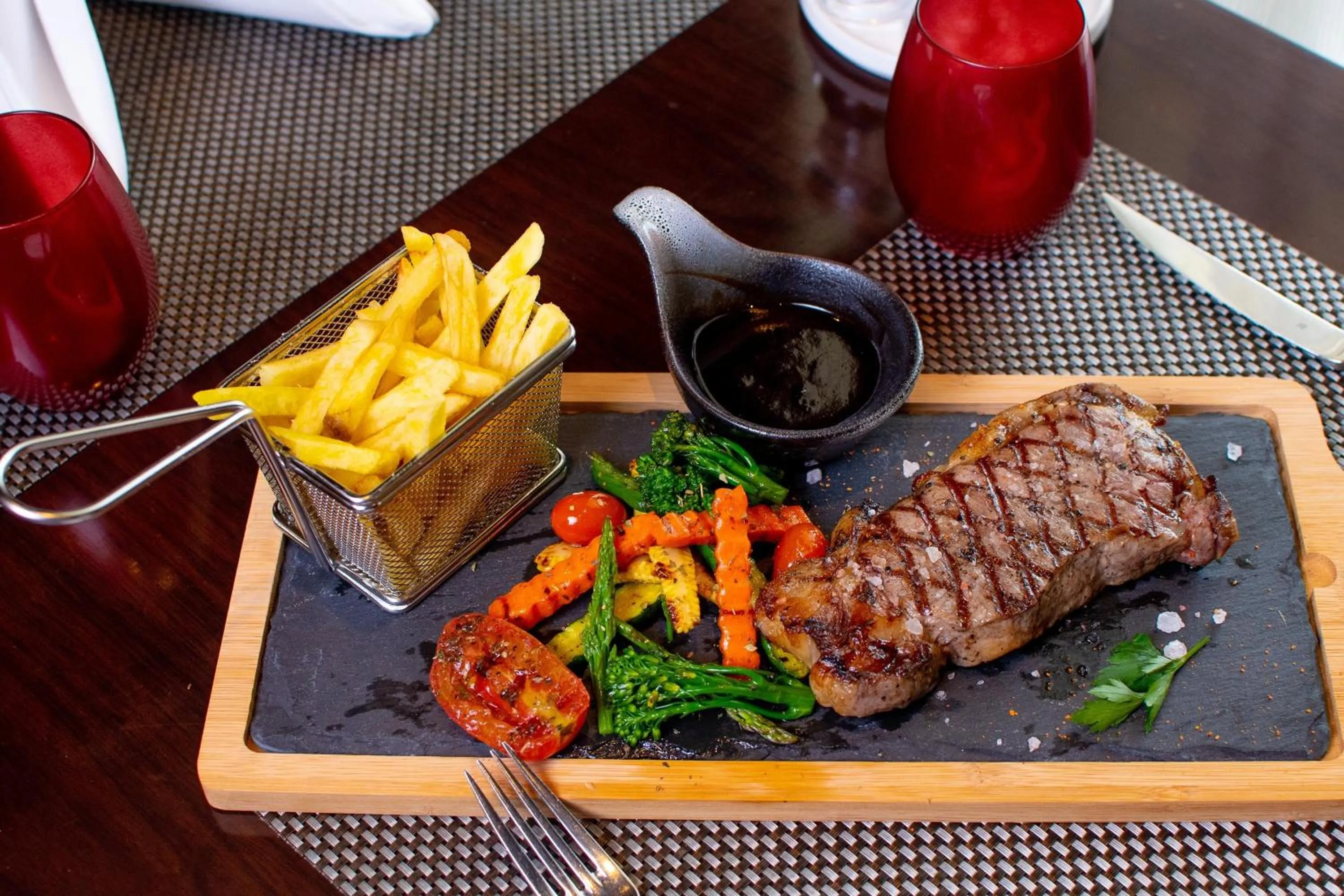 Restaurant/places to eat in Crowne Plaza Nairobi Airport by IHG