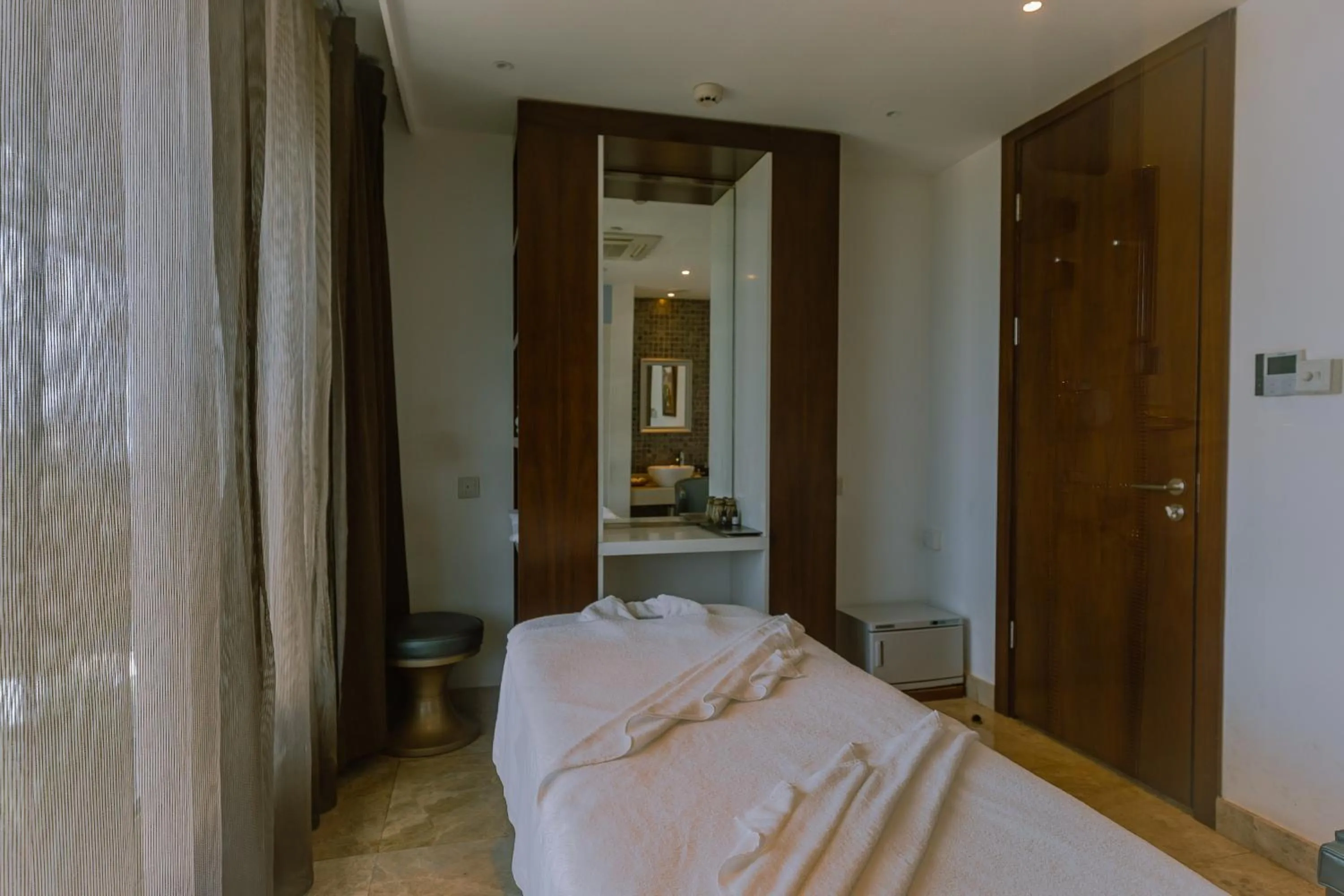 Spa and wellness centre/facilities, Bed in Crowne Plaza Nairobi Airport by IHG