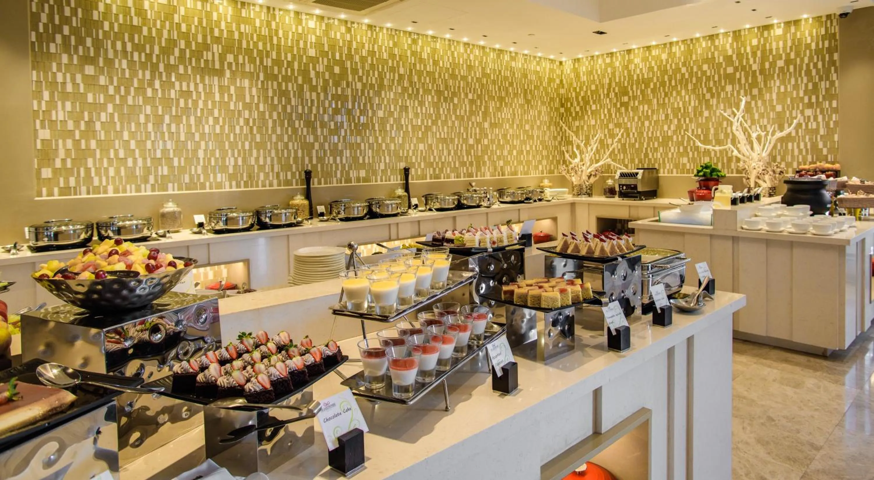 Restaurant/places to eat in Crowne Plaza Nairobi Airport by IHG