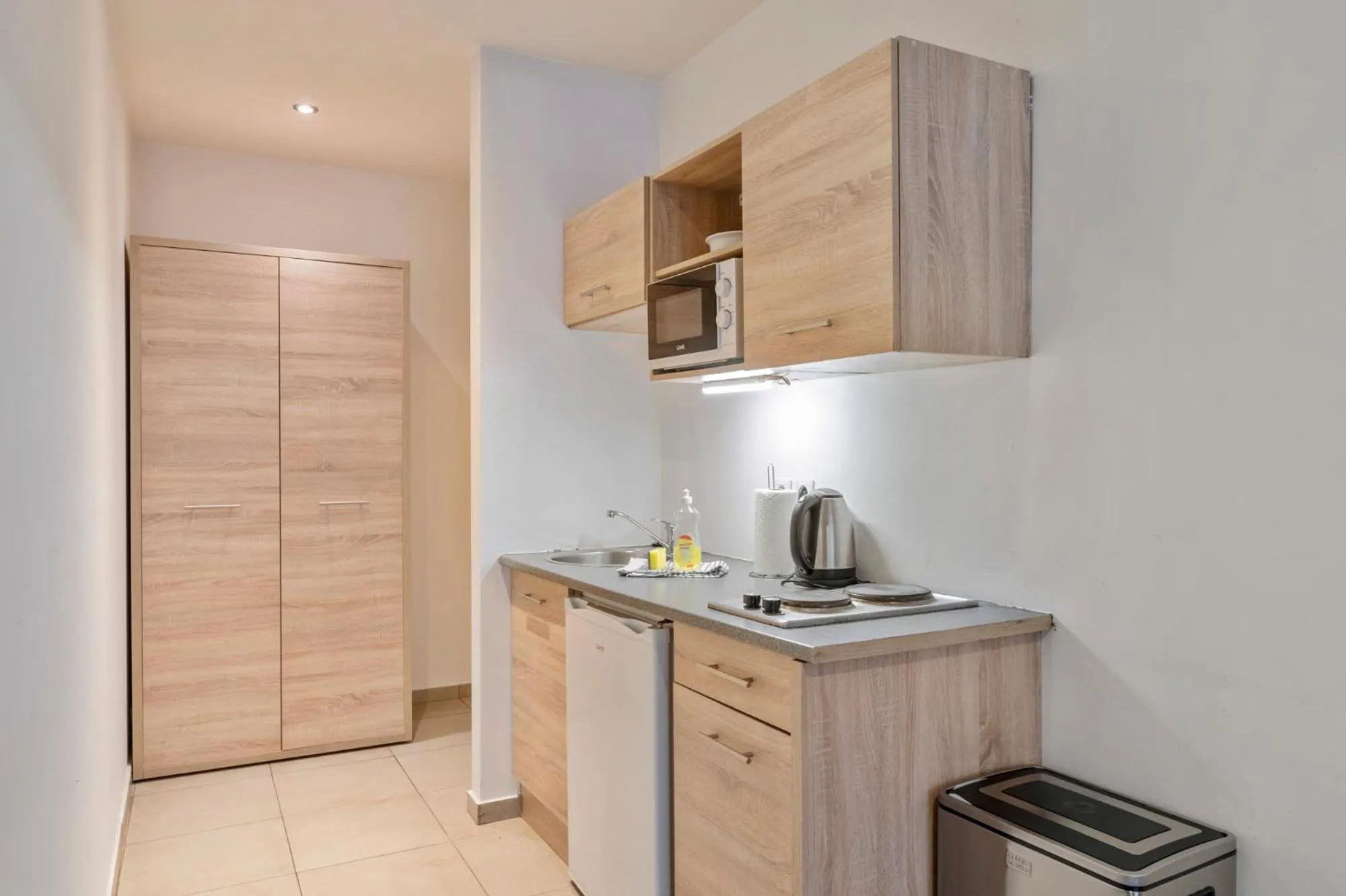 Coffee/tea facilities in Ambassador Suites Leuven