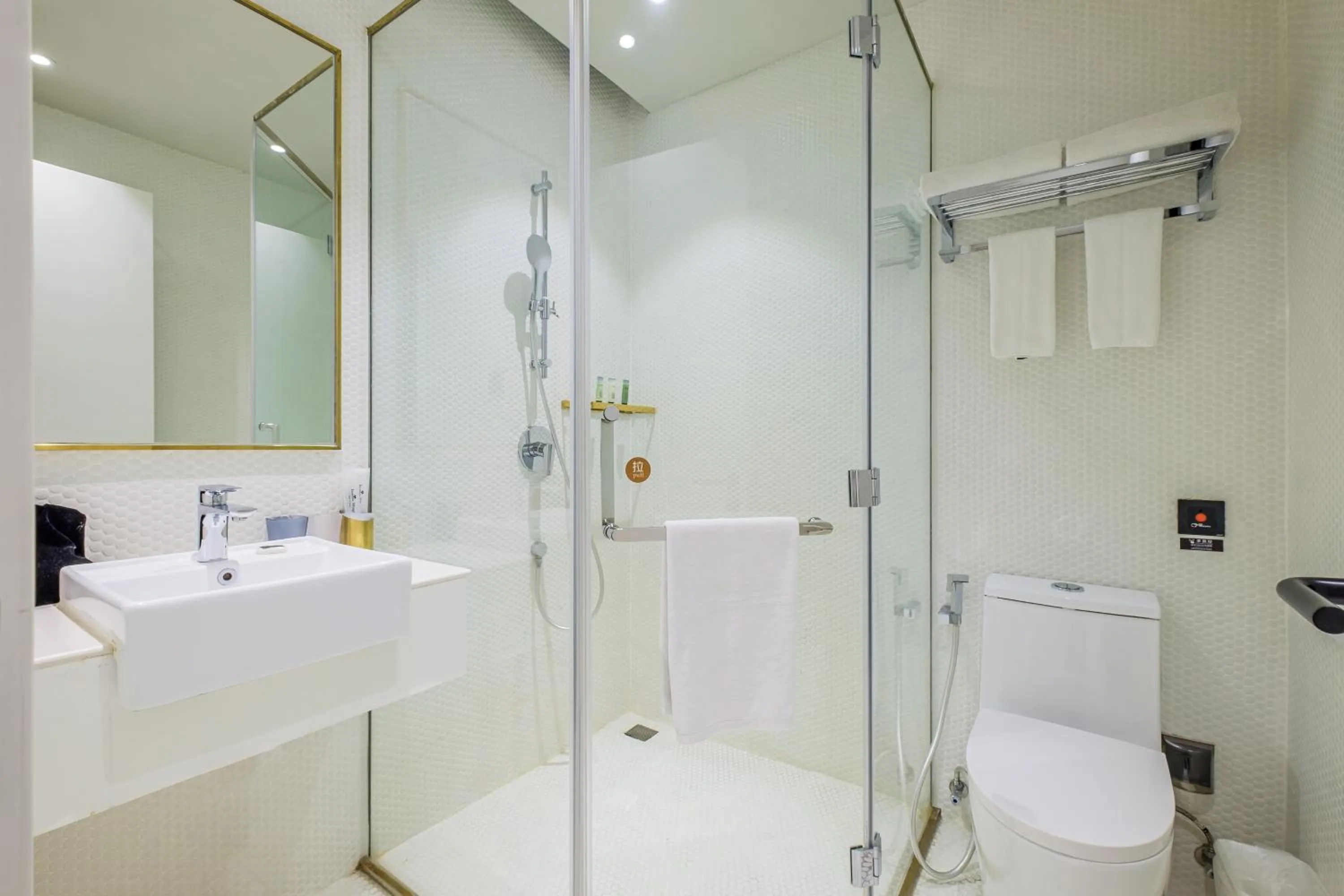 Shower in PACE HOTEL Suzhou Renmin Branch