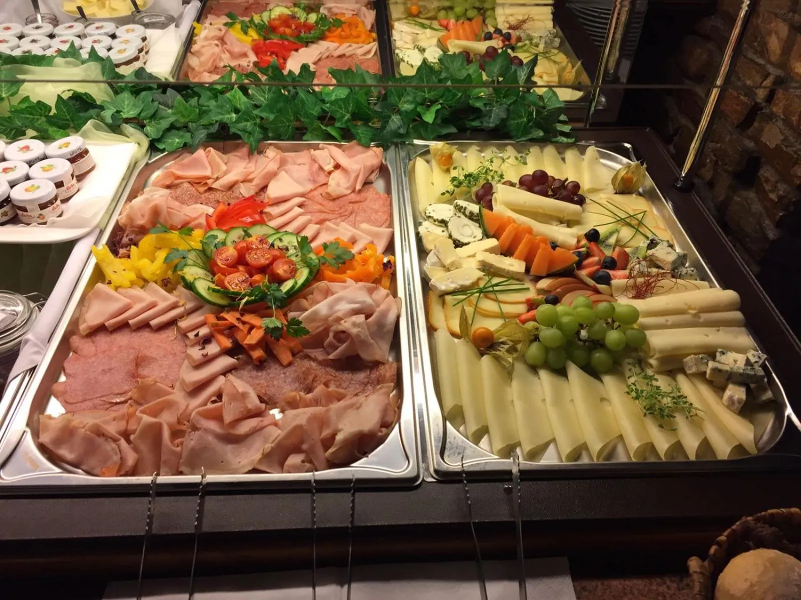 Buffet breakfast in Landgasthof Steinmühl Hofbauer Frühstückspension und Campingplatz