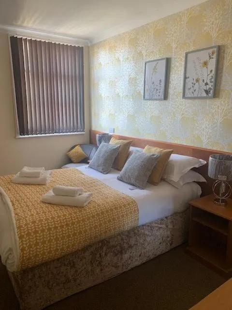 Bed in The Dickens Bar & Inn