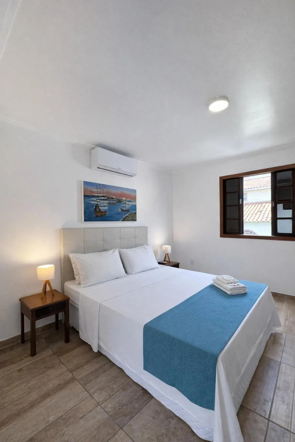 Large Double Room in Estalagem 11 Suites