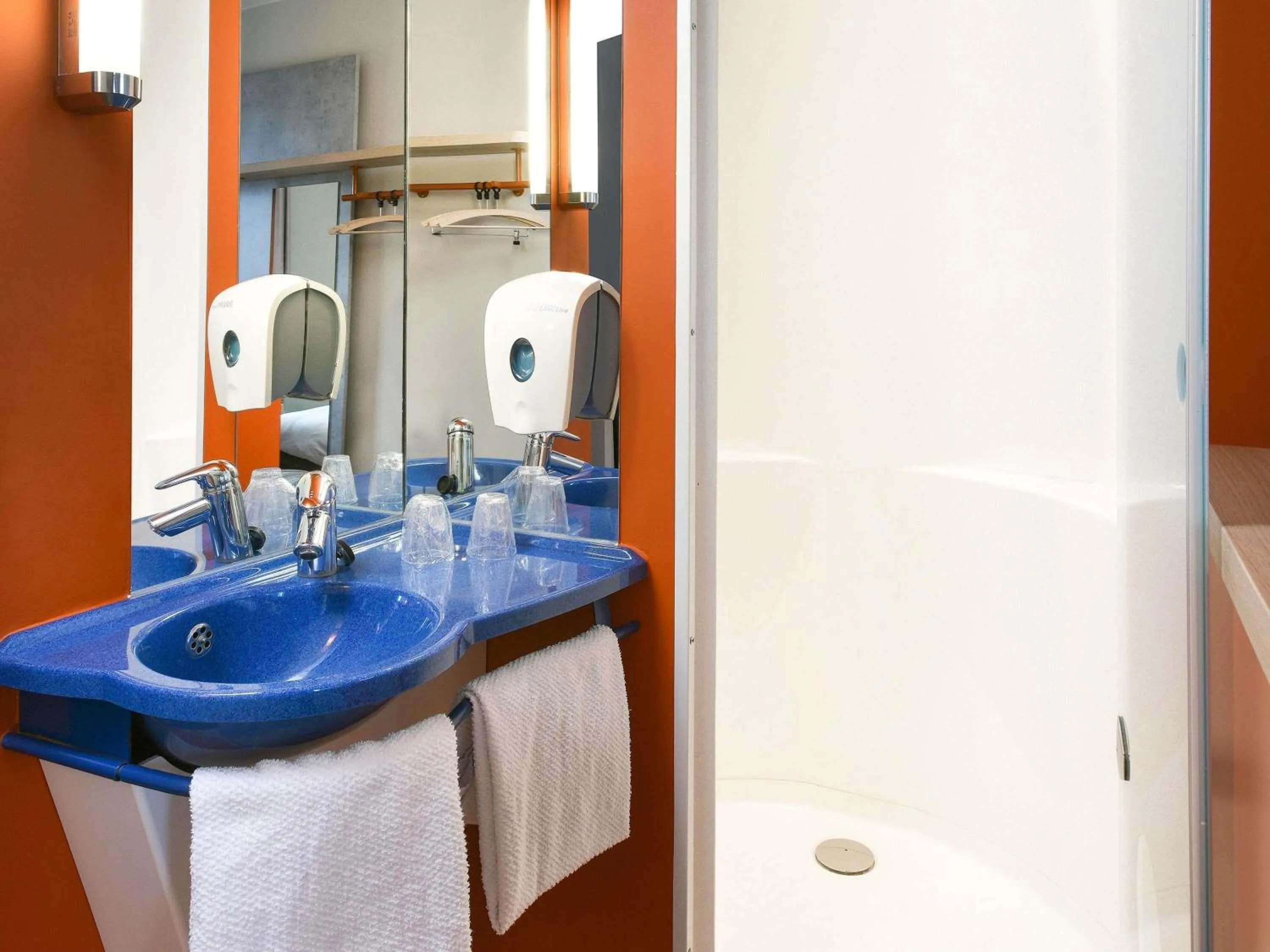 Bedroom in ibis Budget Charleroi Airport