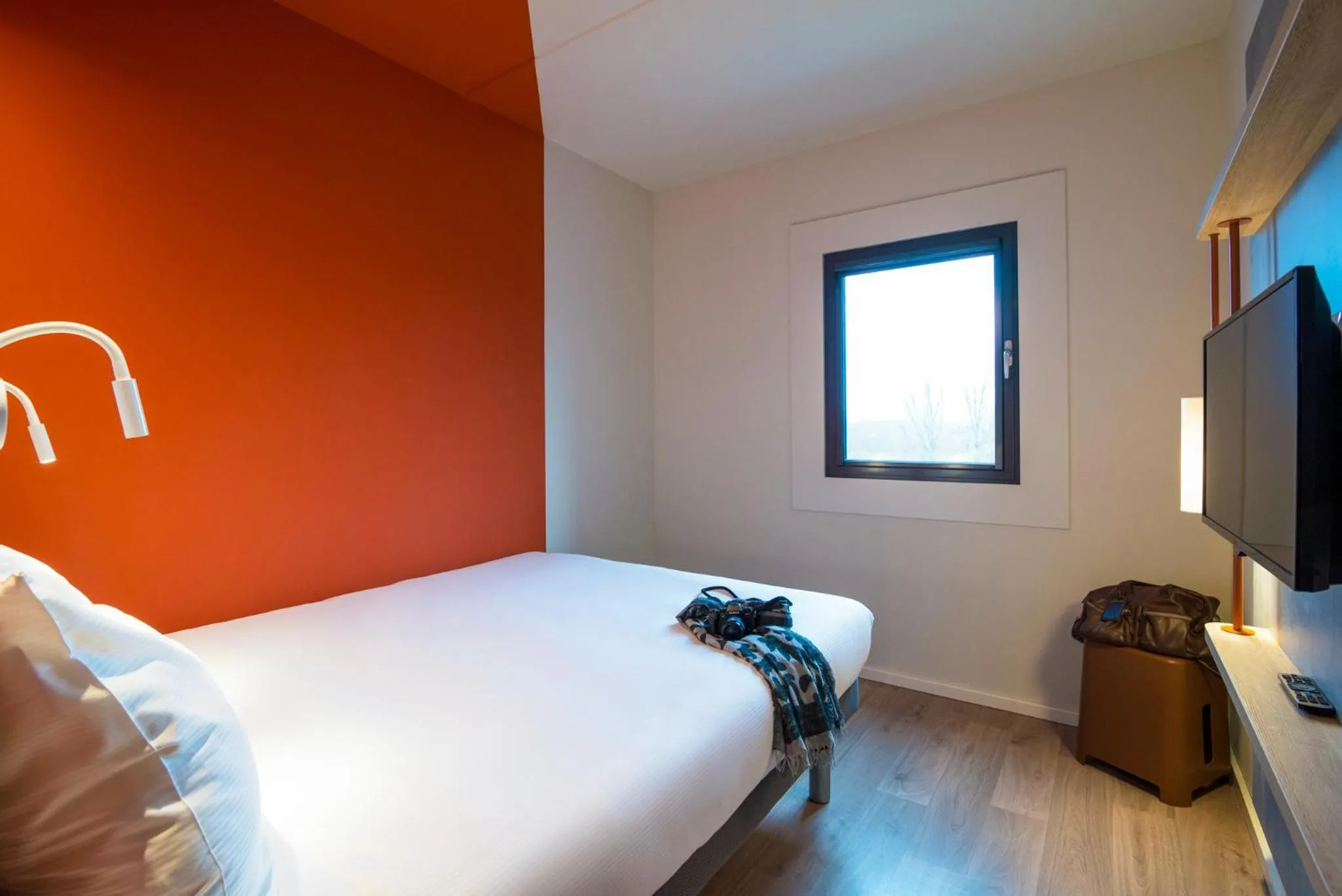 Bedroom, Bed in ibis Budget Charleroi Airport