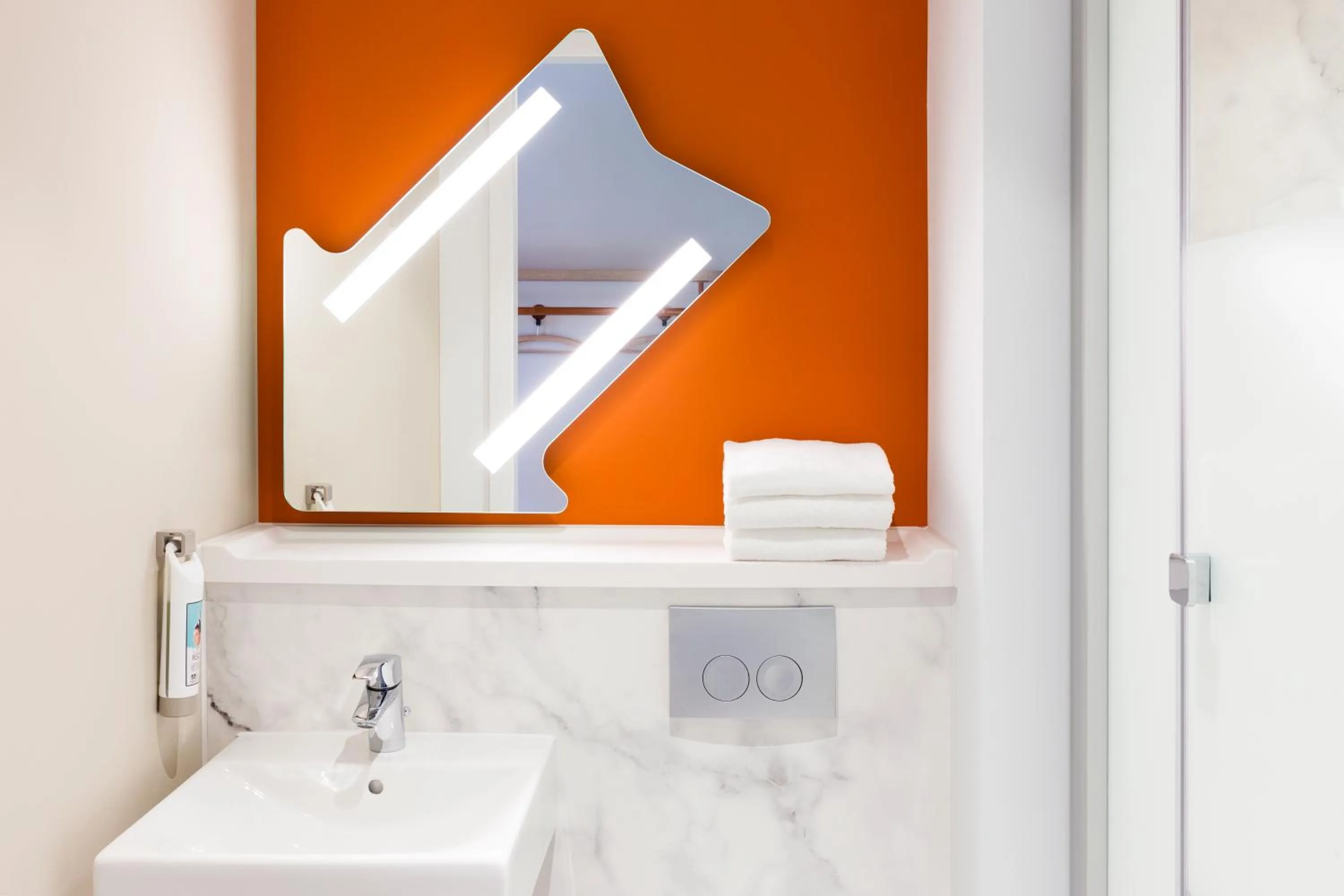 Bathroom in ibis Budget Charleroi Airport