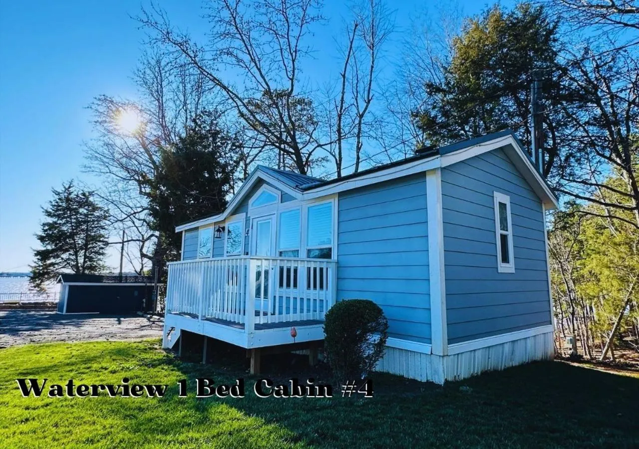 Deluxe Queen Suite in Long Cove Resort and Marina