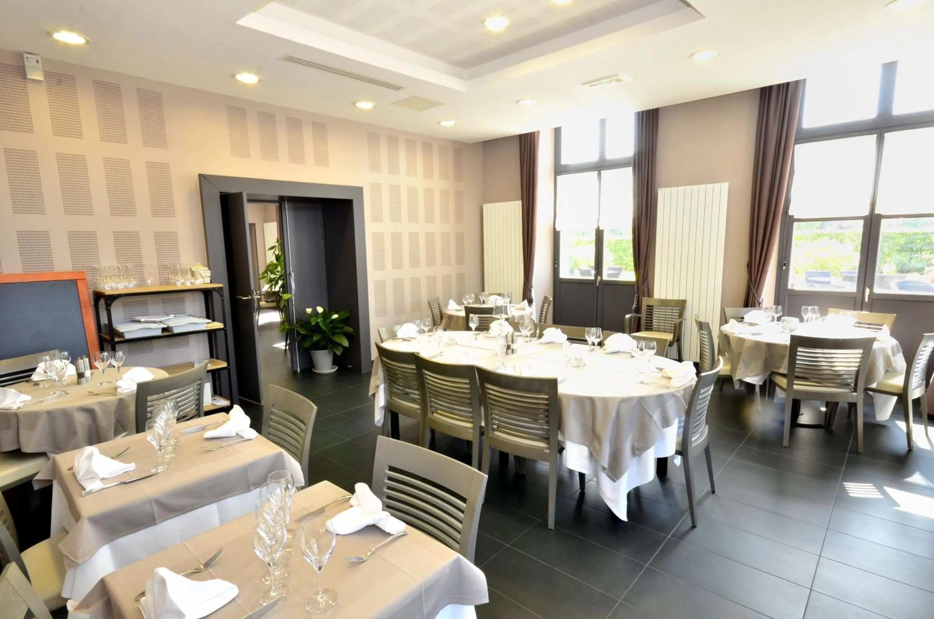 Restaurant/places to eat in AUBERGE DU CHÂTEAU BLEU